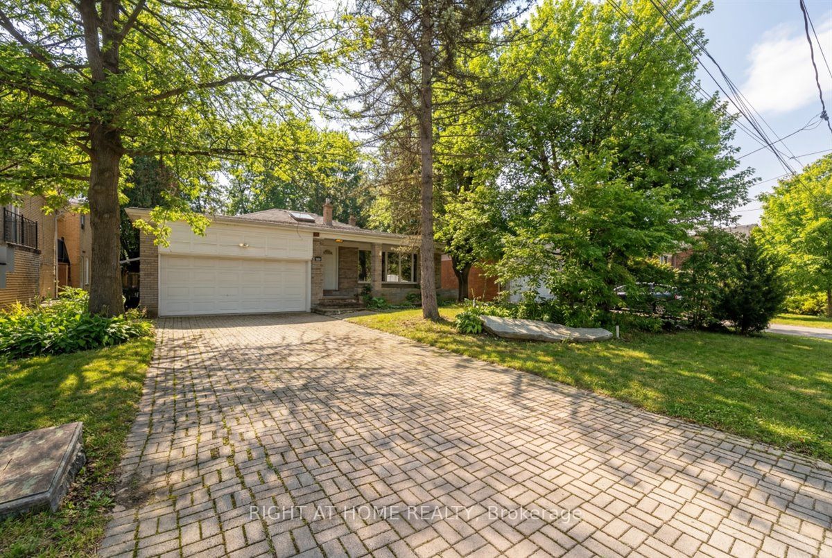 23 Christine Crescent, Toronto, ON M2R 1A4 photo 2