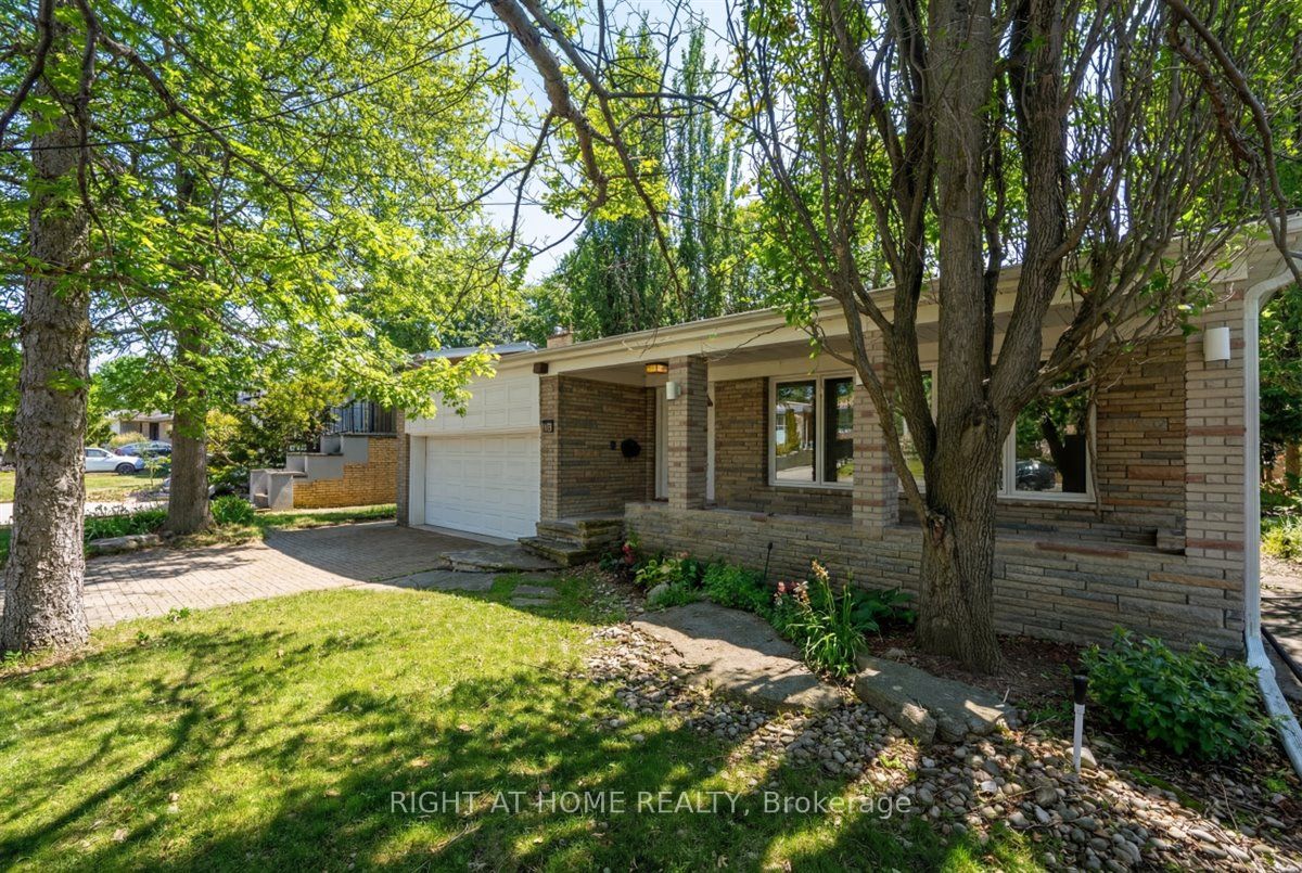 23 Christine Crescent, Toronto, ON M2R 1A4 photo 3