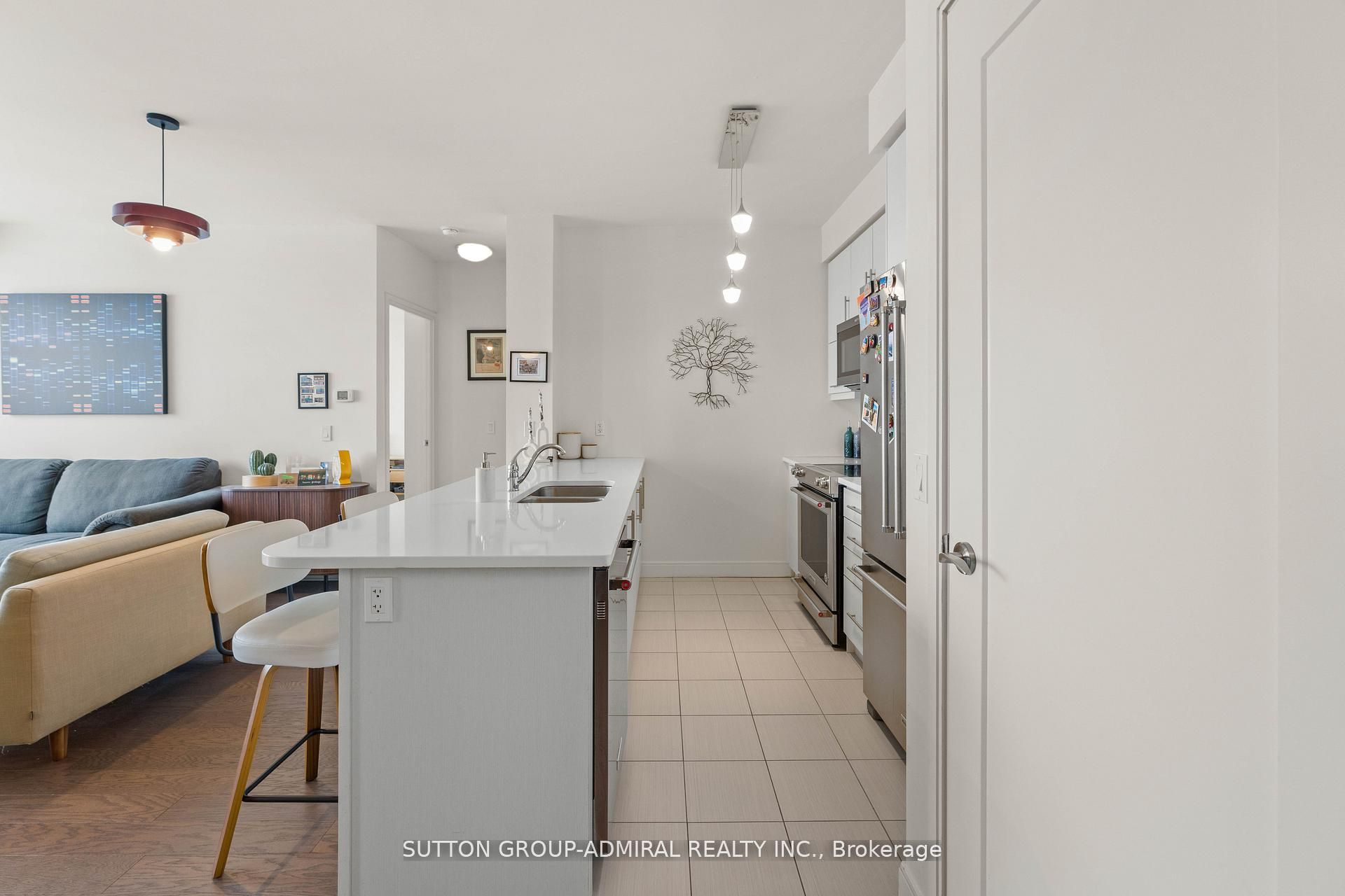 825 Church Street 2106, Toronto, ON M4W 3Z4 photo 4