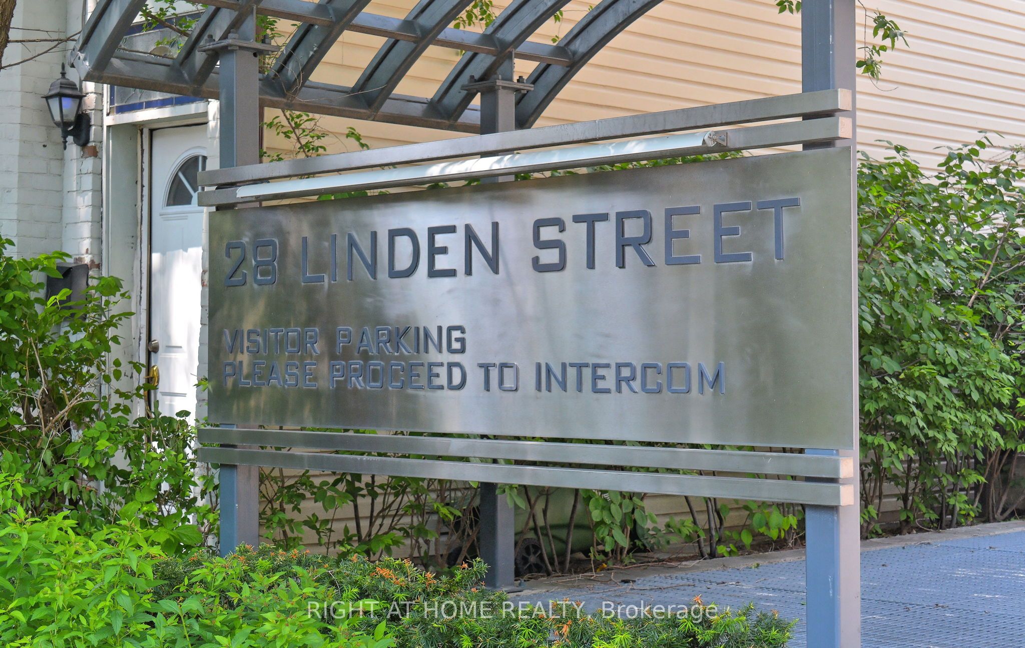 28 Linden Street 1405, Toronto, ON M4Y 0A4 photo 2