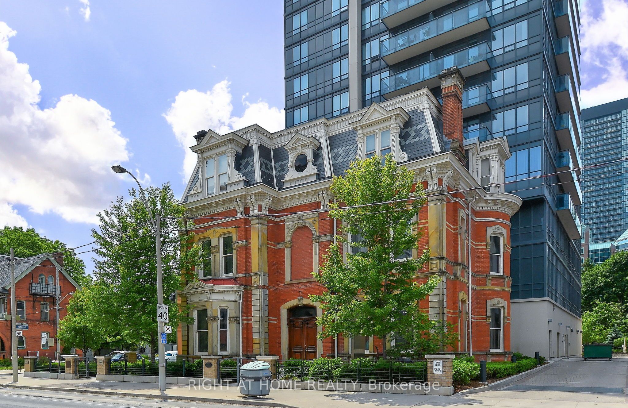 28 Linden Street 1405, Toronto, ON M4Y 0A4 photo 4