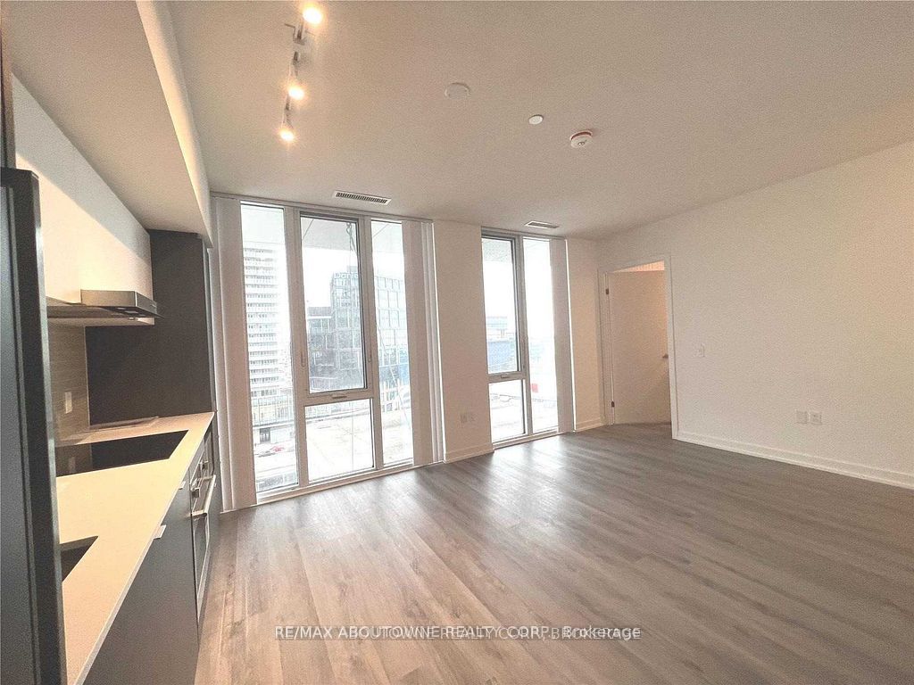 138 Downes Street 1105, Toronto, ON M5E 0E4 photo 3