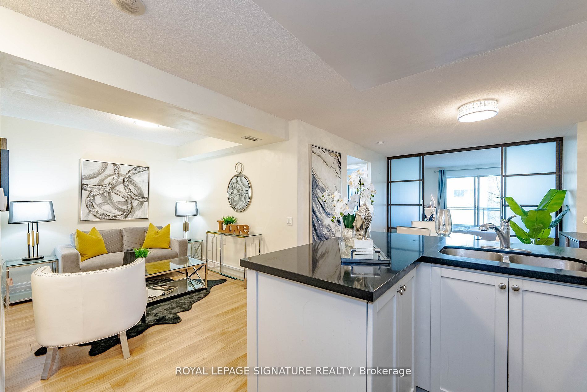 21 Hillcrest Avenue 209, Toronto, ON M2N 7K2