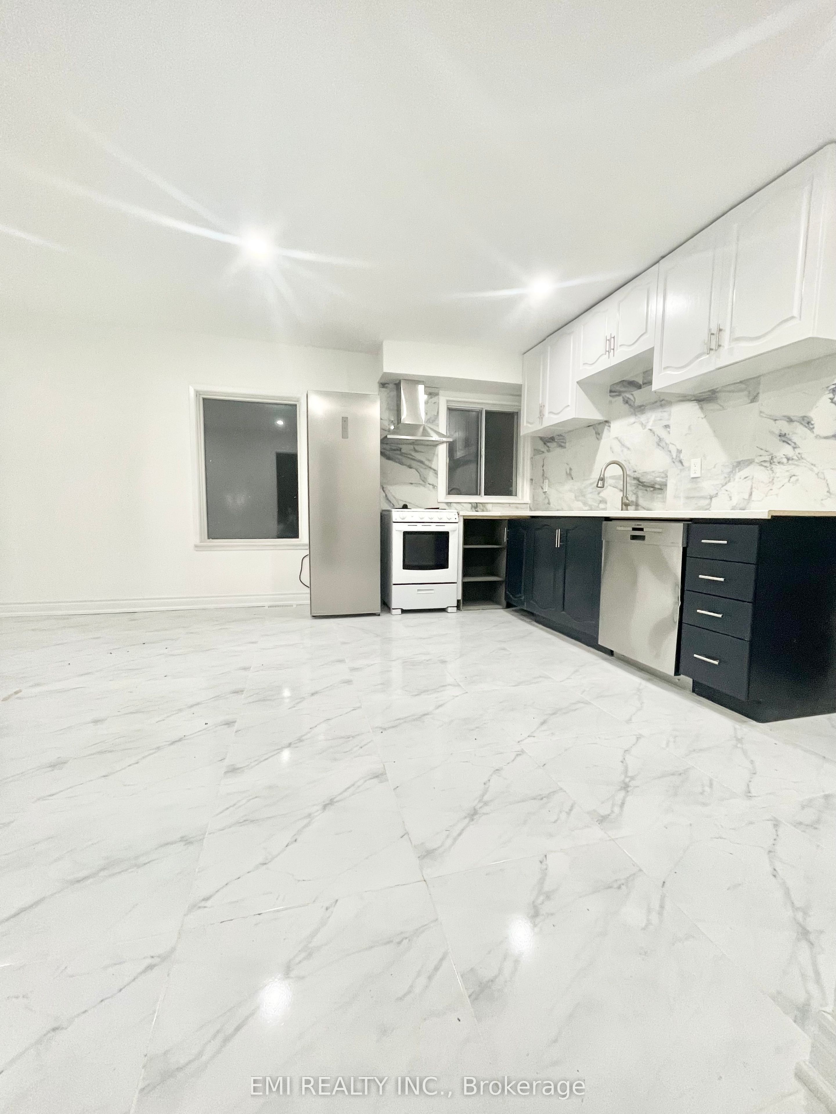 208 Patricia Avenue Main, Toronto, ON M2M 1J5 photo 4