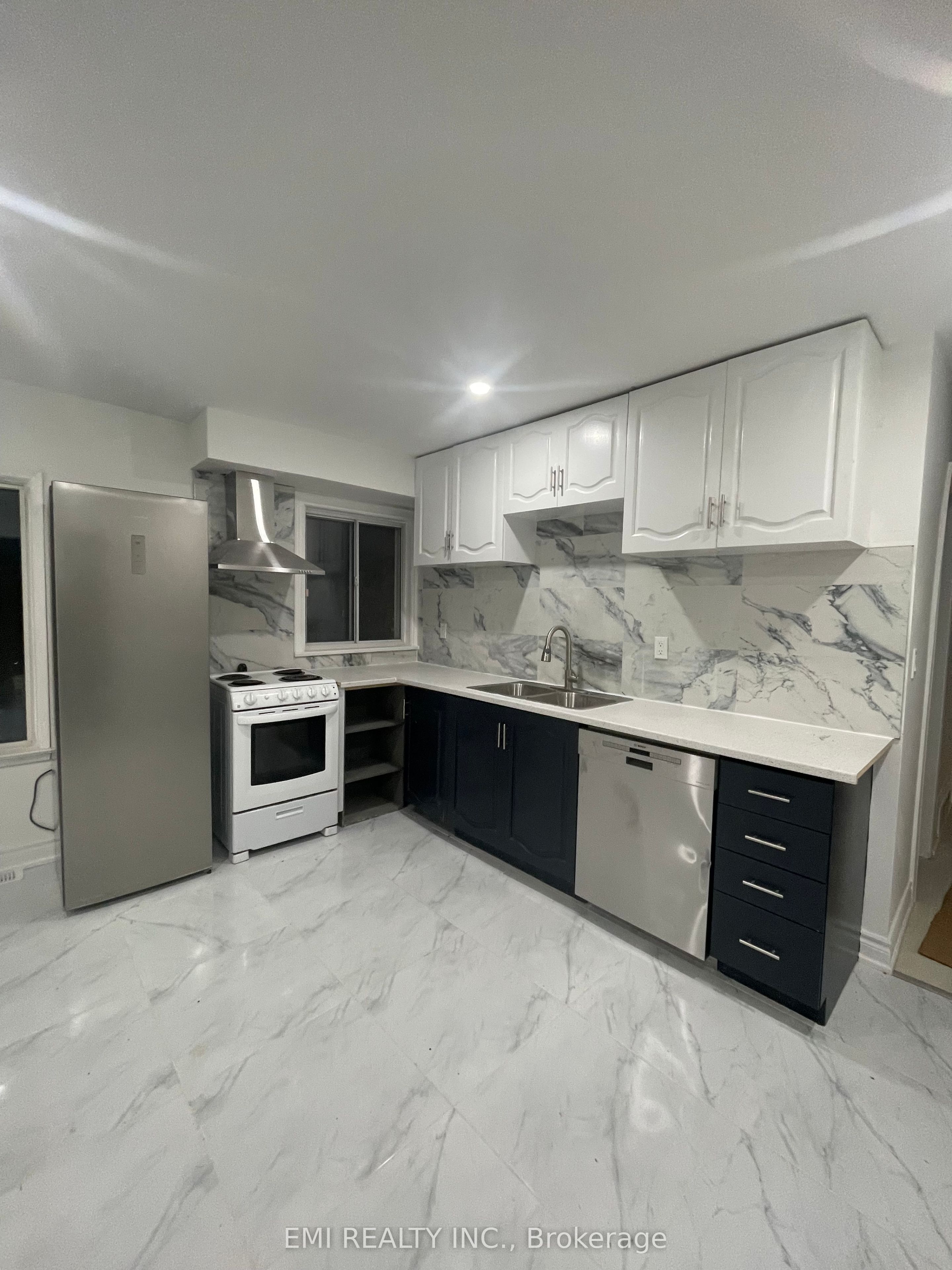 208 Patricia Avenue Main, Toronto, ON M2M 1J5 photo 5