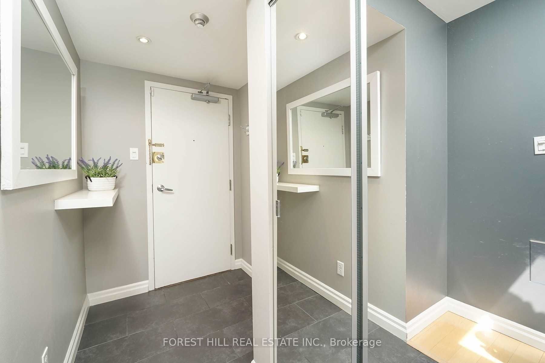 1174 Yonge Street 4, Toronto, ON M4W 2L9 photo 2
