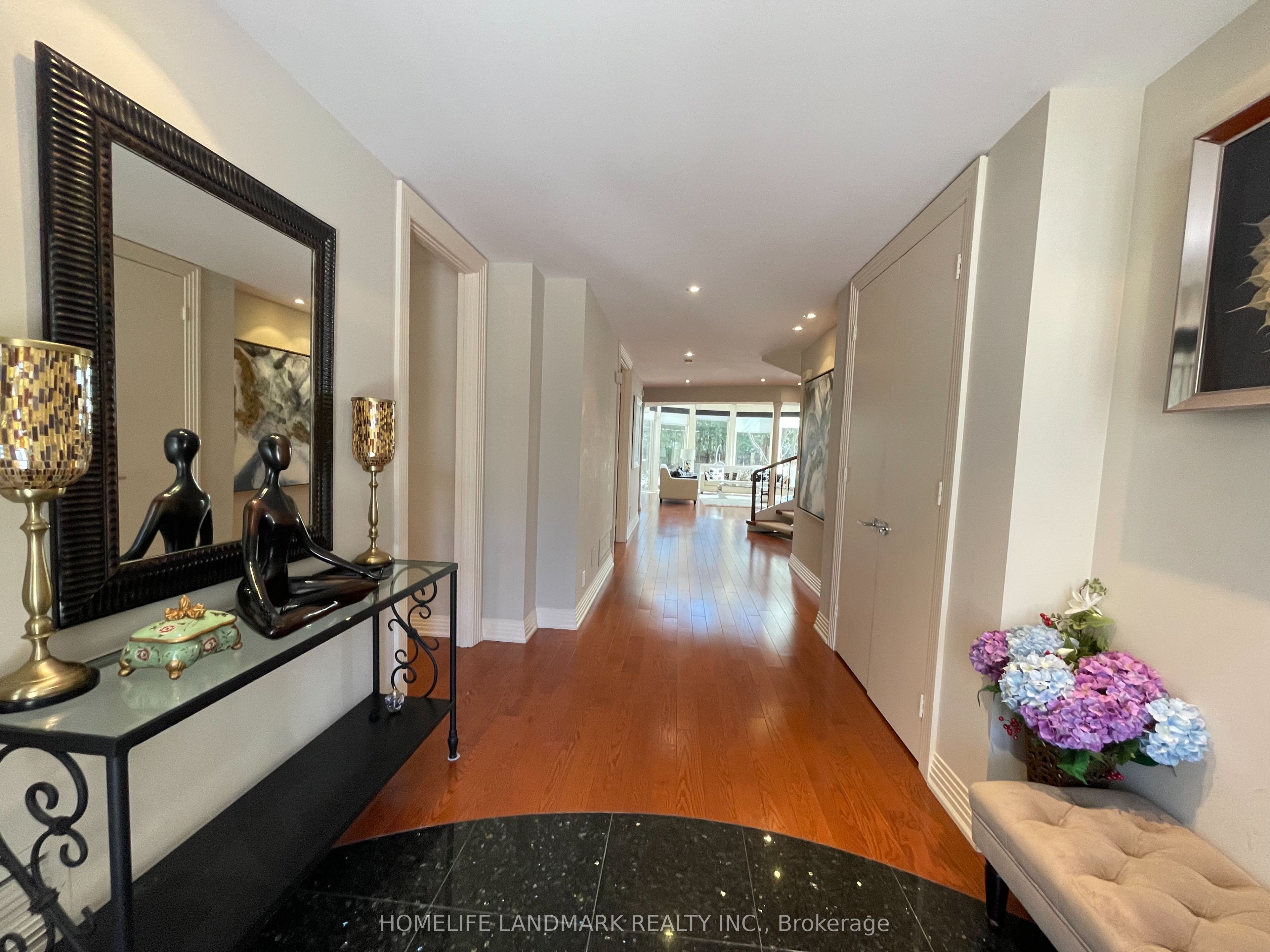 35 Gardiner Road E, Toronto, ON M5P 3B6 photo 3