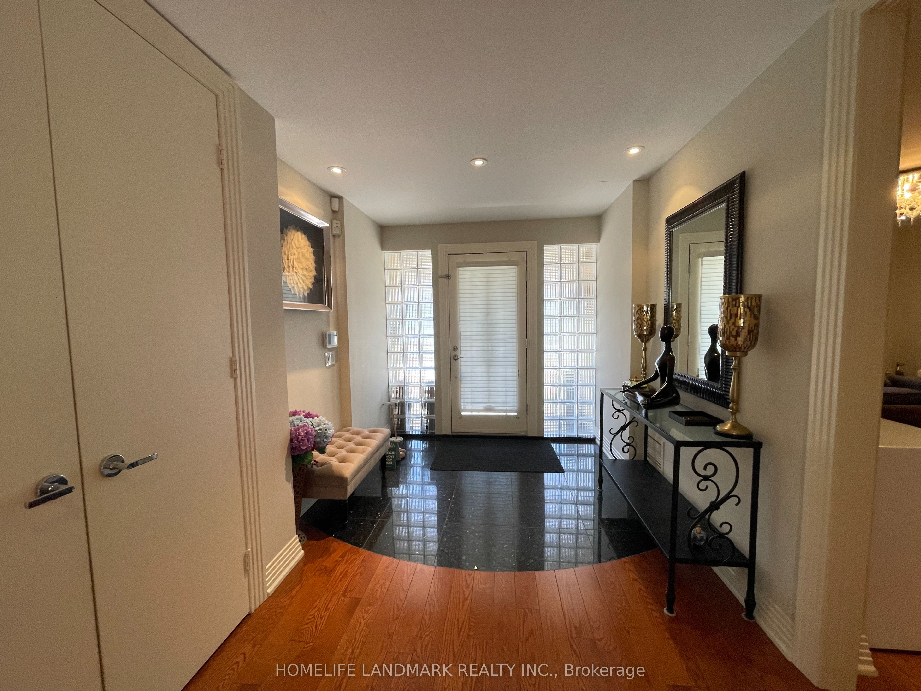 35 Gardiner Road E, Toronto, ON M5P 3B6 photo 4