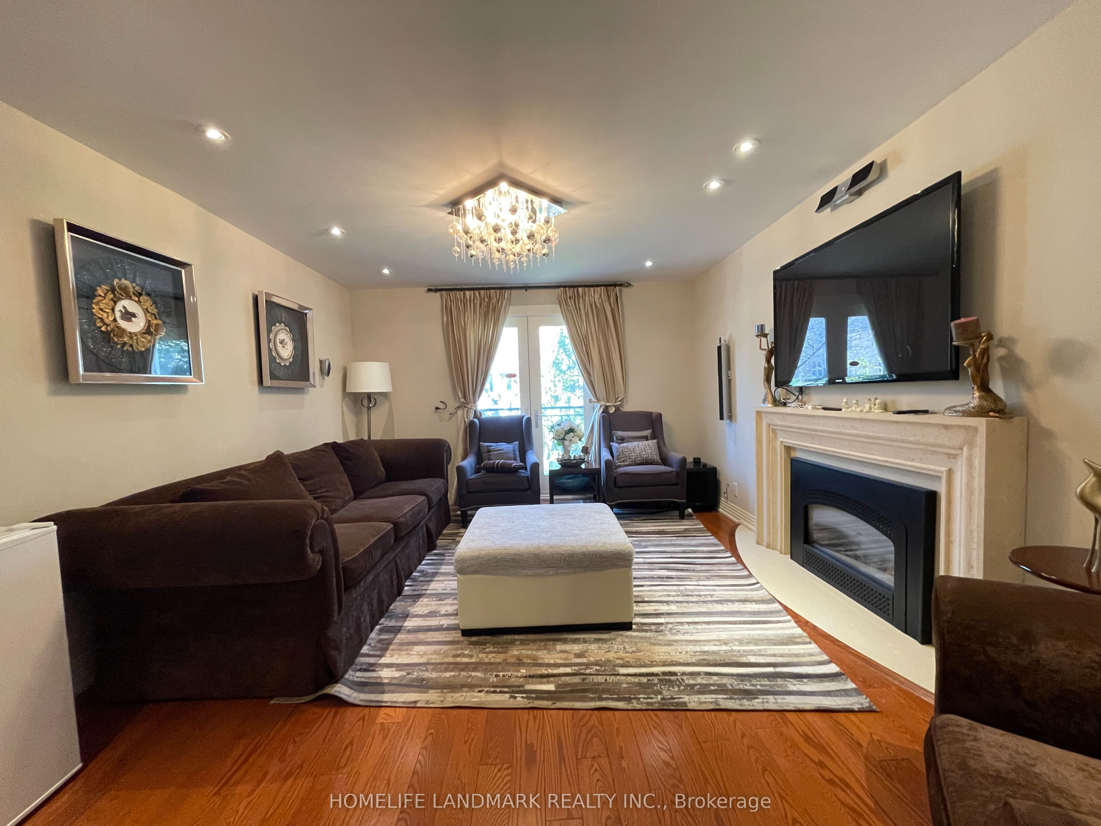 35 Gardiner Road E, Toronto, ON M5P 3B6 photo 5