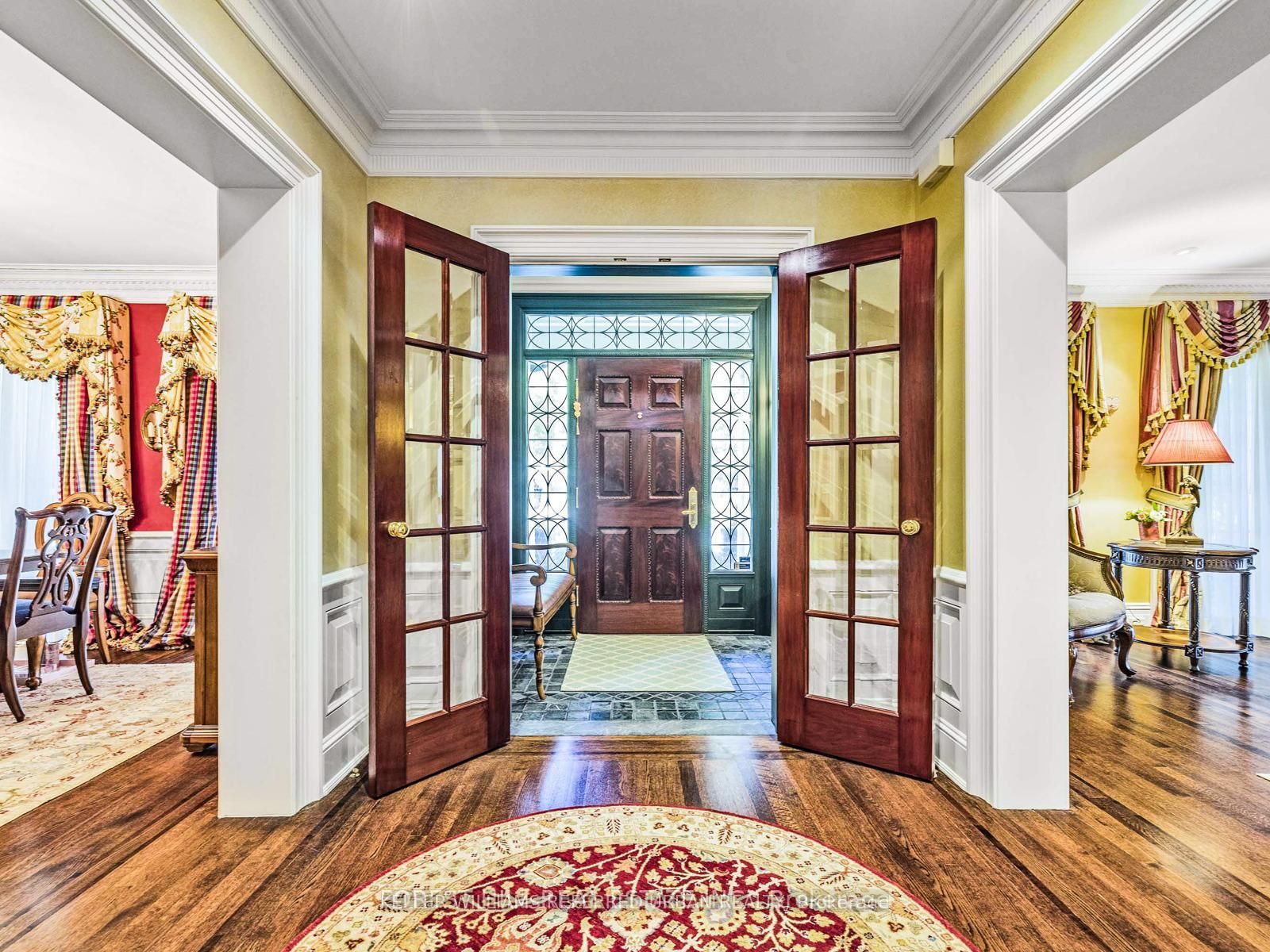 11 Dewbourne Avenue, Toronto, ON M5P 1Z3 photo 4