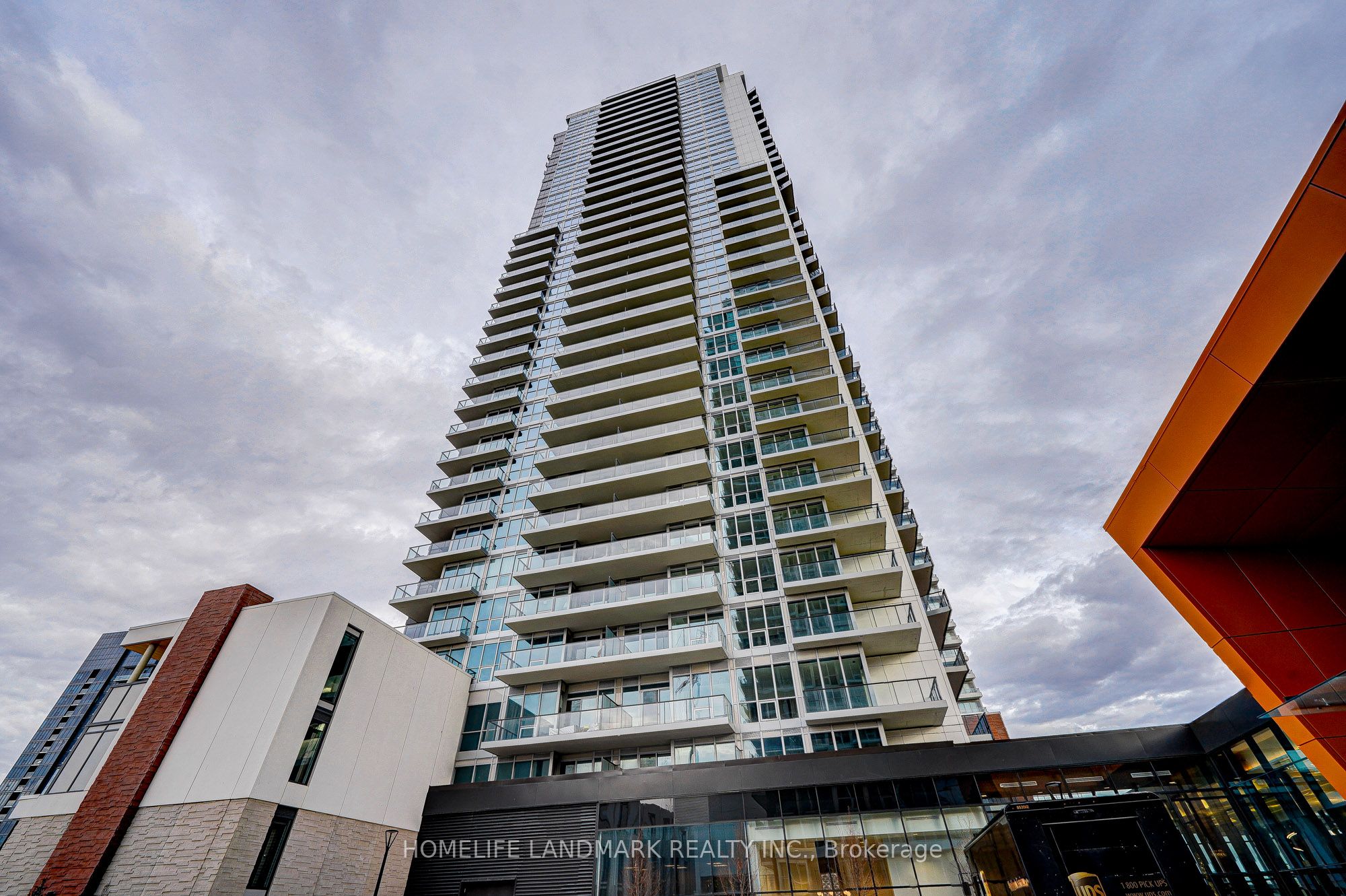 95 Mcmahon Drive 303, Toronto, ON M2K 0H2