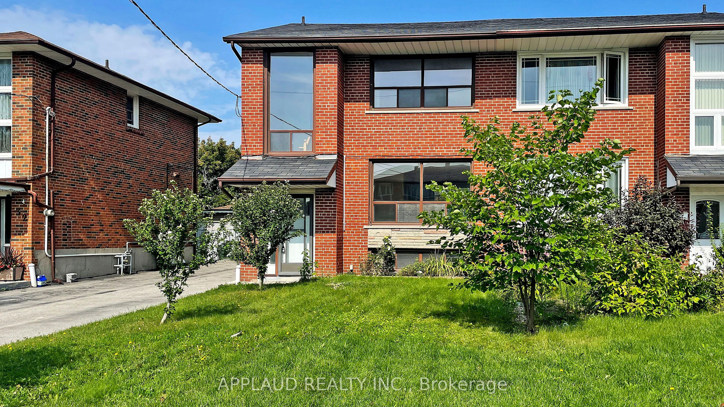 34 Wyndcliff Crescent, Toronto, ON M4A 2K1