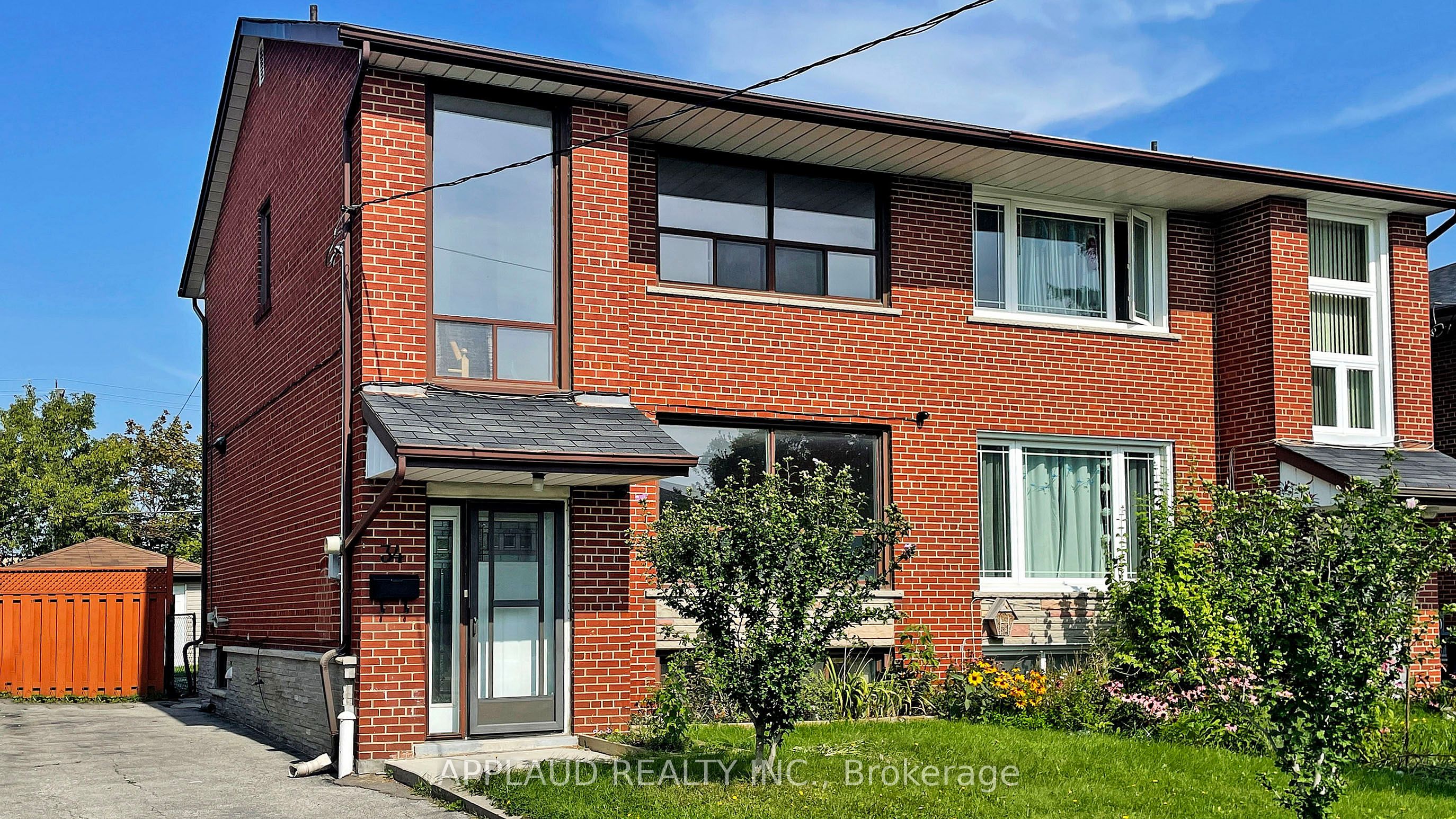 34 Wyndcliff Crescent, Toronto, ON M4A 2K1 photo 2