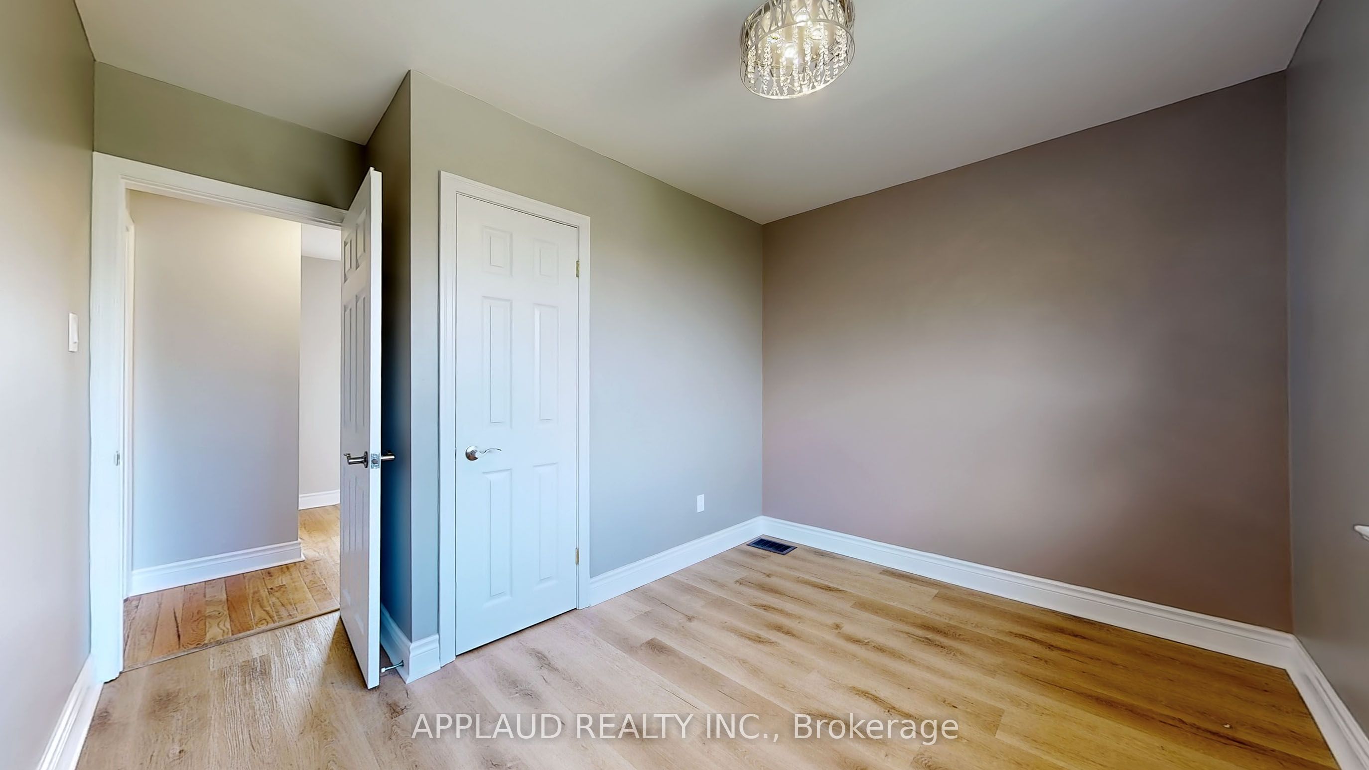 34 Wyndcliff Crescent, Toronto, ON M4A 2K1 photo 4
