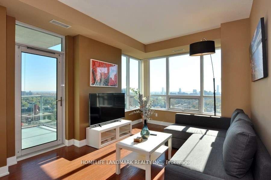 120 Homewood Avenue 1807, Toronto, ON M4Y 2J3 photo 2