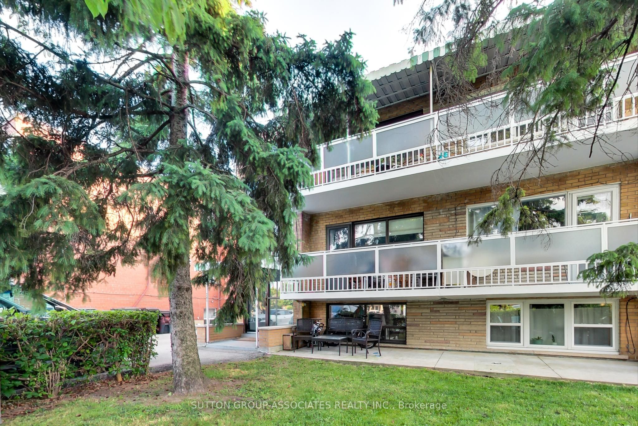 241 Pannahill Road, Toronto, ON M3H 4N9