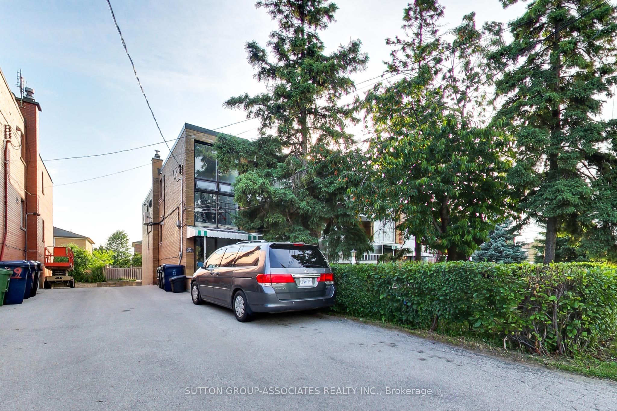 241 Pannahill Road, Toronto, ON M3H 4N9 photo 3