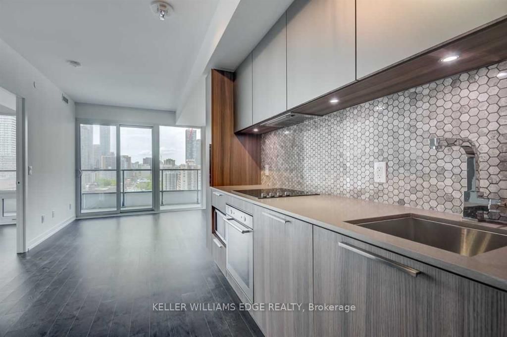85 Wood Street 3609, Toronto, ON M4Y 0E8 photo 2
