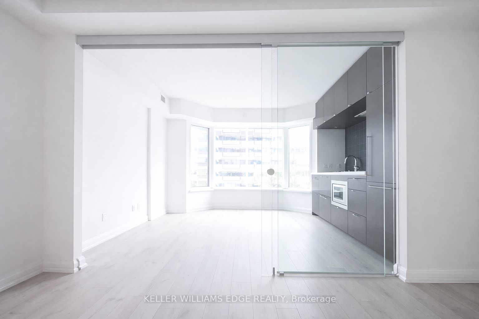 155 Yorkville Avenue 911, Toronto, ON M5R 0B4 photo 4