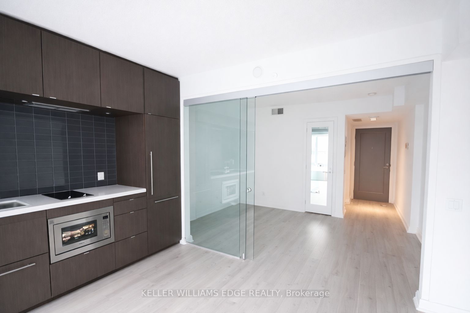 155 Yorkville Avenue 911, Toronto, ON M5R 0B4 photo 5