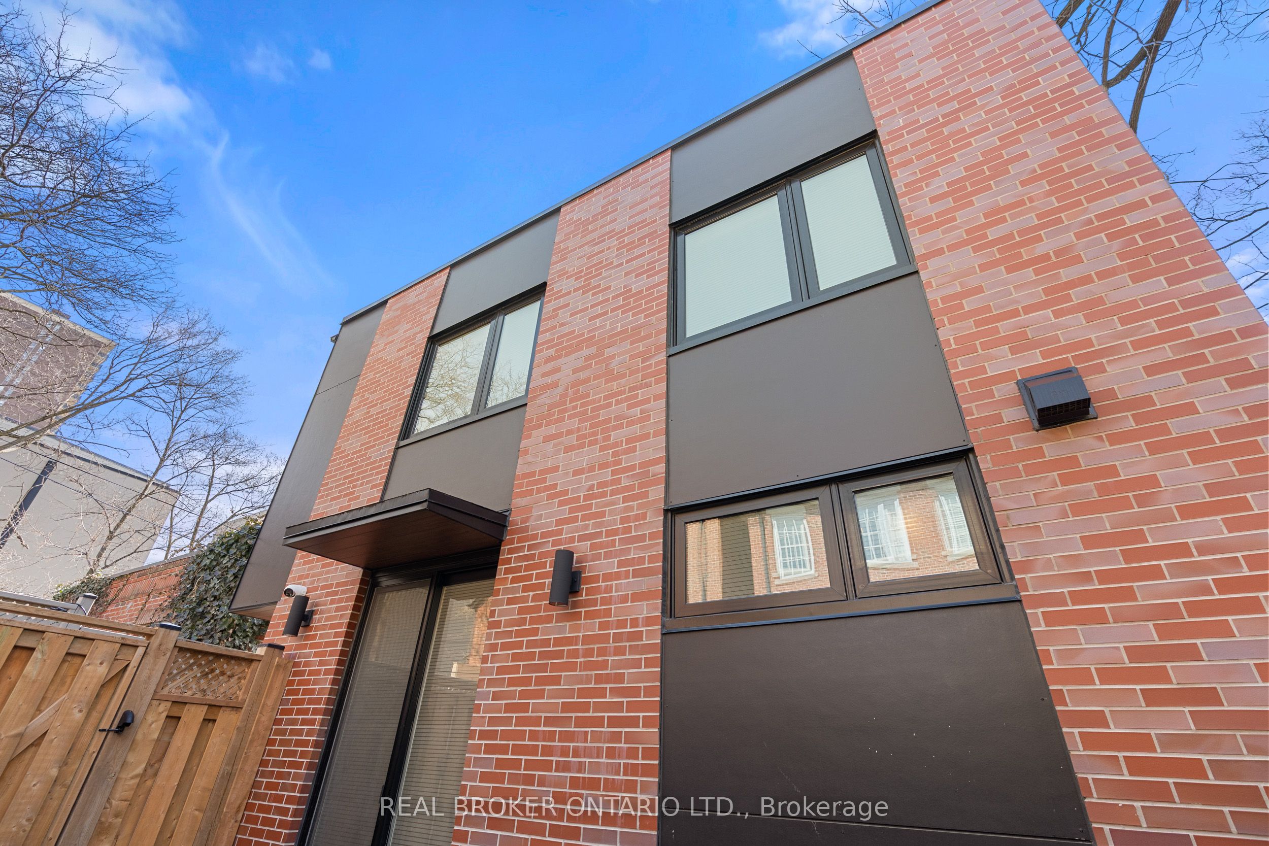 21 Farnham Avenue Laneway, Toronto, ON M4V 1H6 photo 2