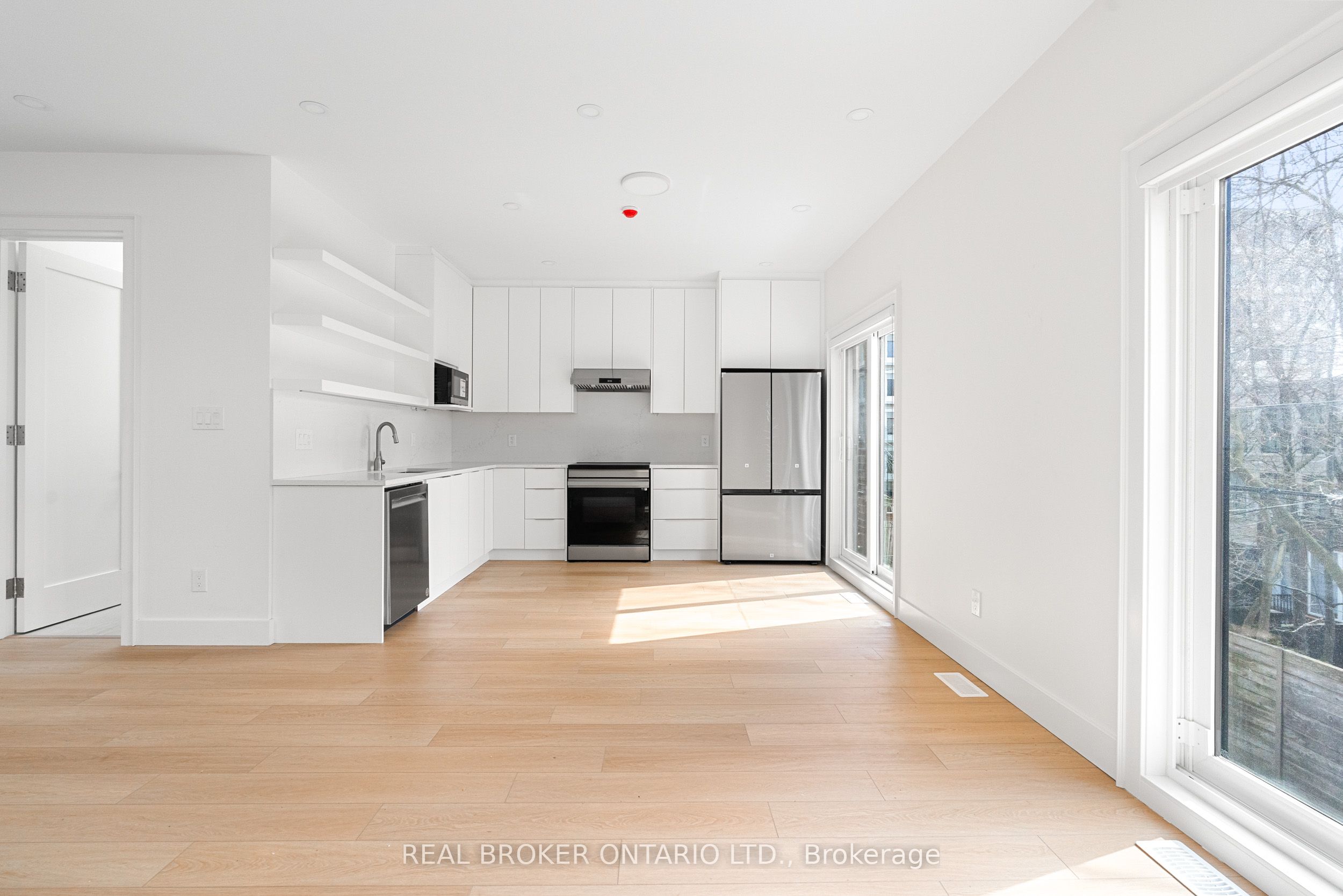21 Farnham Avenue Laneway, Toronto, ON M4V 1H6 photo 5