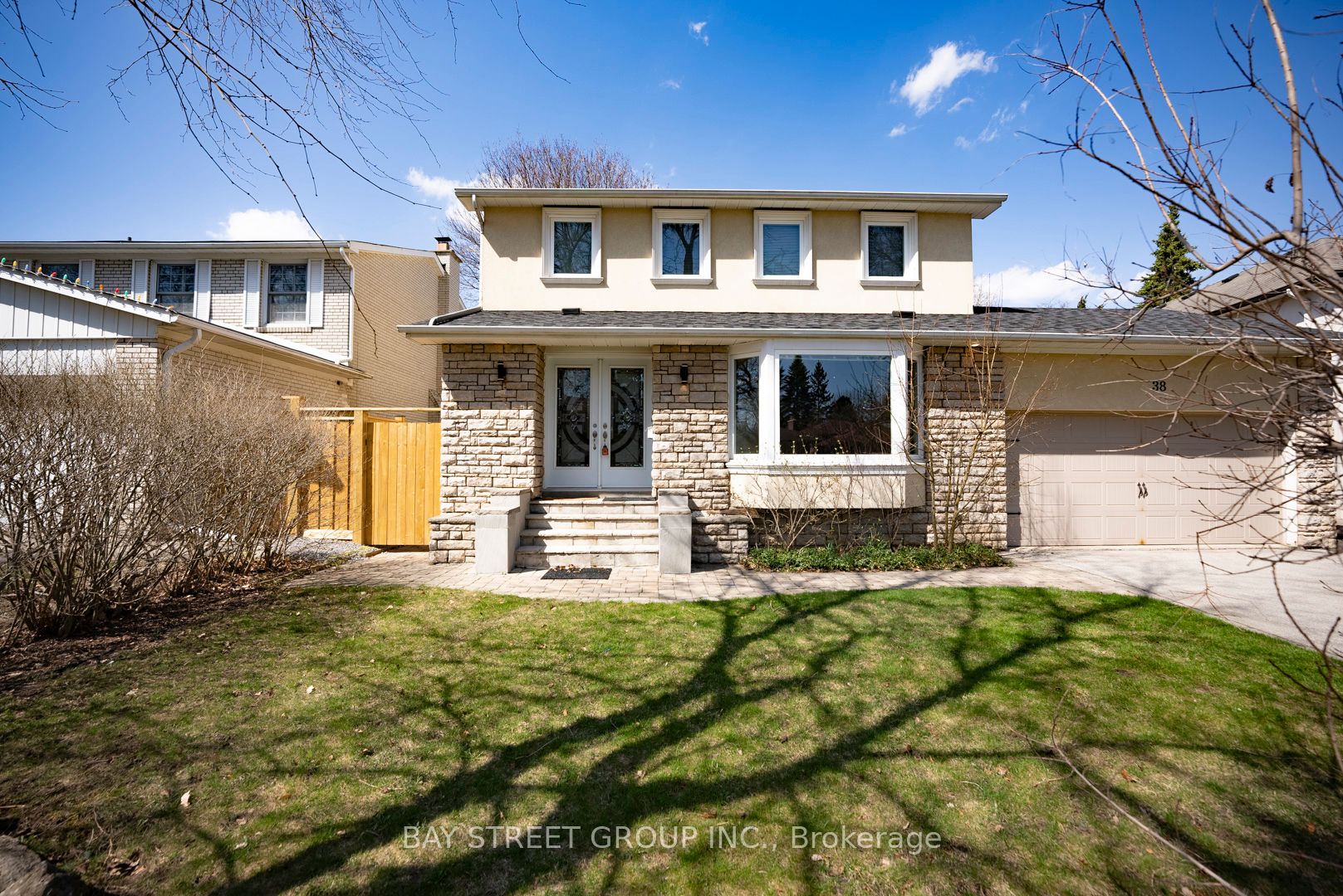 38 Foursome Crescent, Toronto, ON M2P 1W3