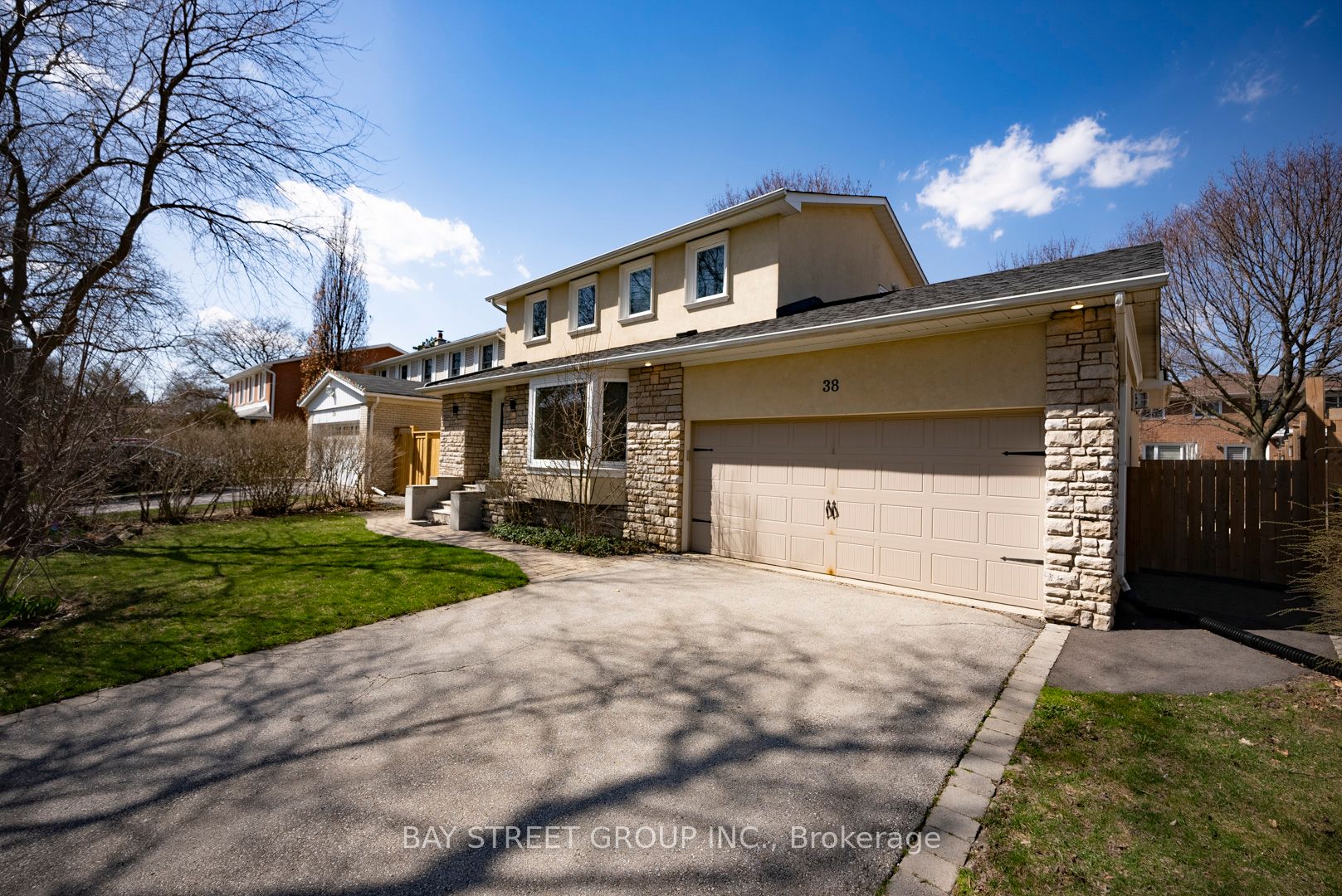 38 Foursome Crescent, Toronto, ON M2P 1W3 photo 2