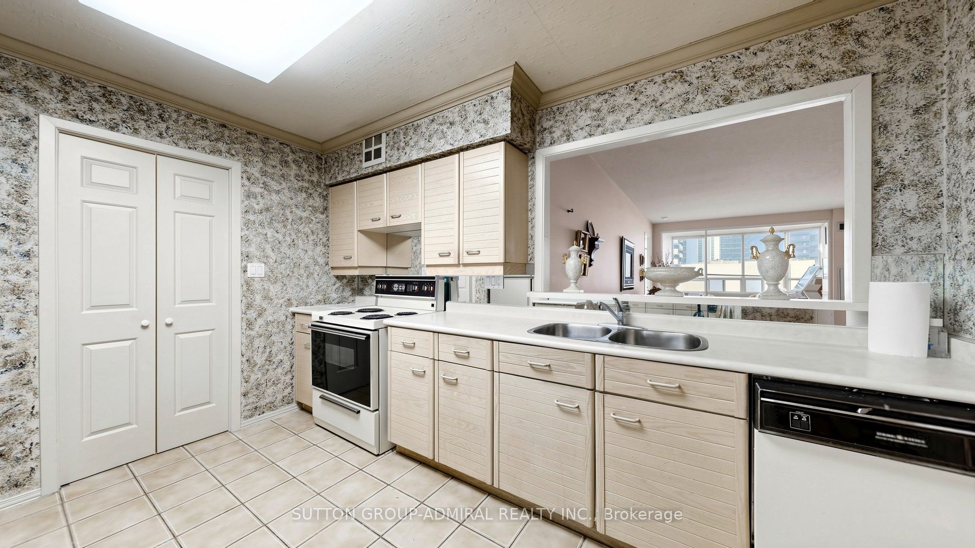 30 Greenfield Avenue 610, Toronto, ON M2N 6N3 photo 5