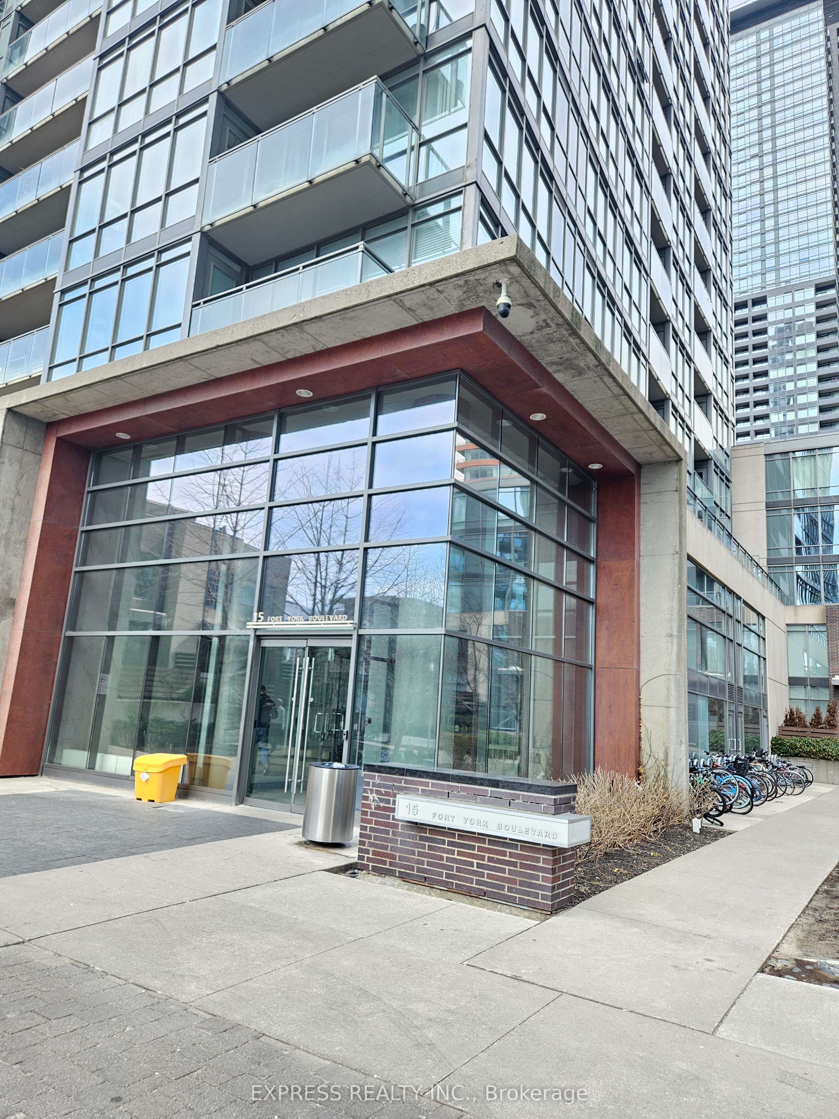 15 Fort York Boulevard 705, Toronto, ON M5V 3Y4 photo 2