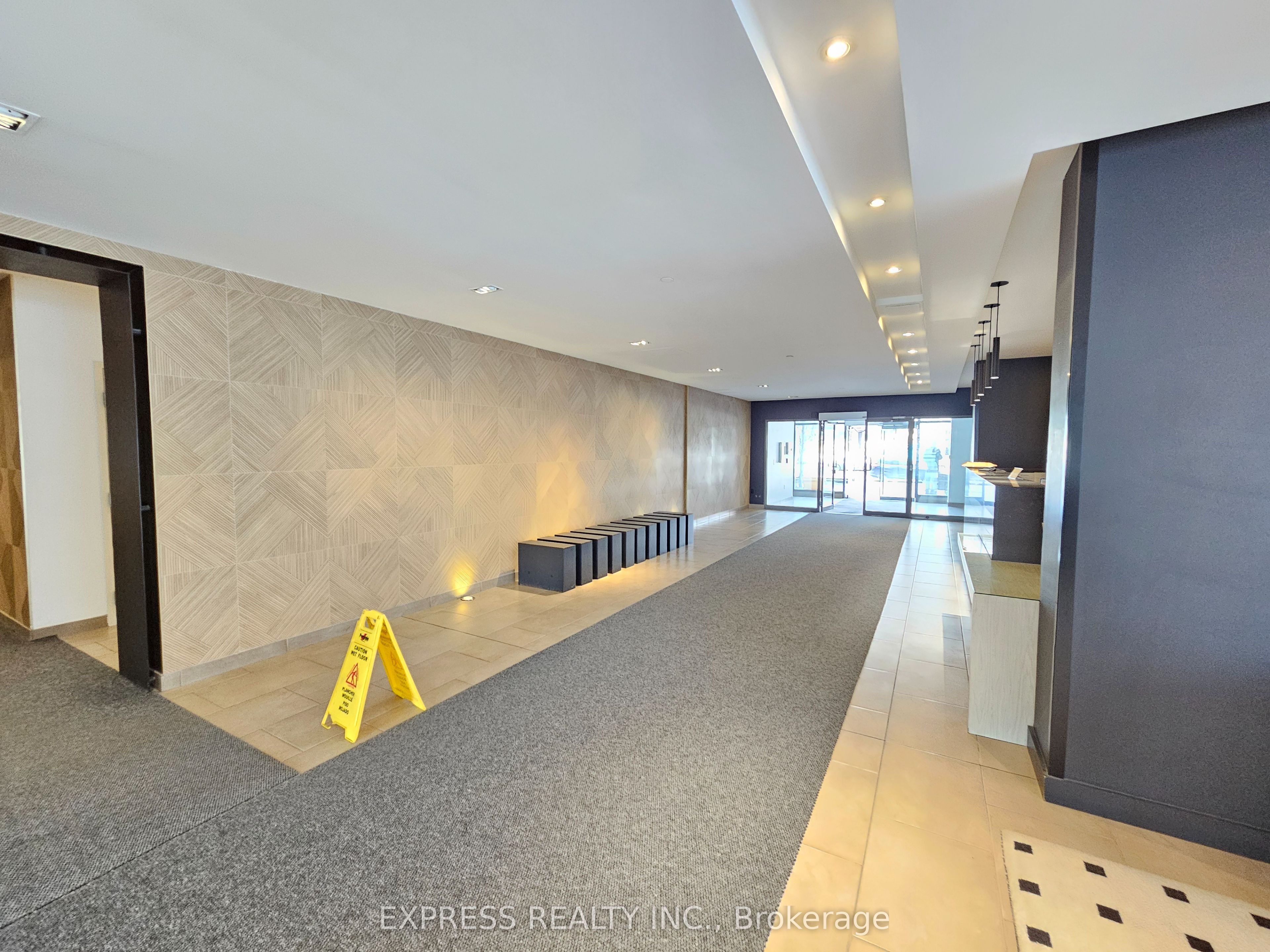 15 Fort York Boulevard 705, Toronto, ON M5V 3Y4 photo 3