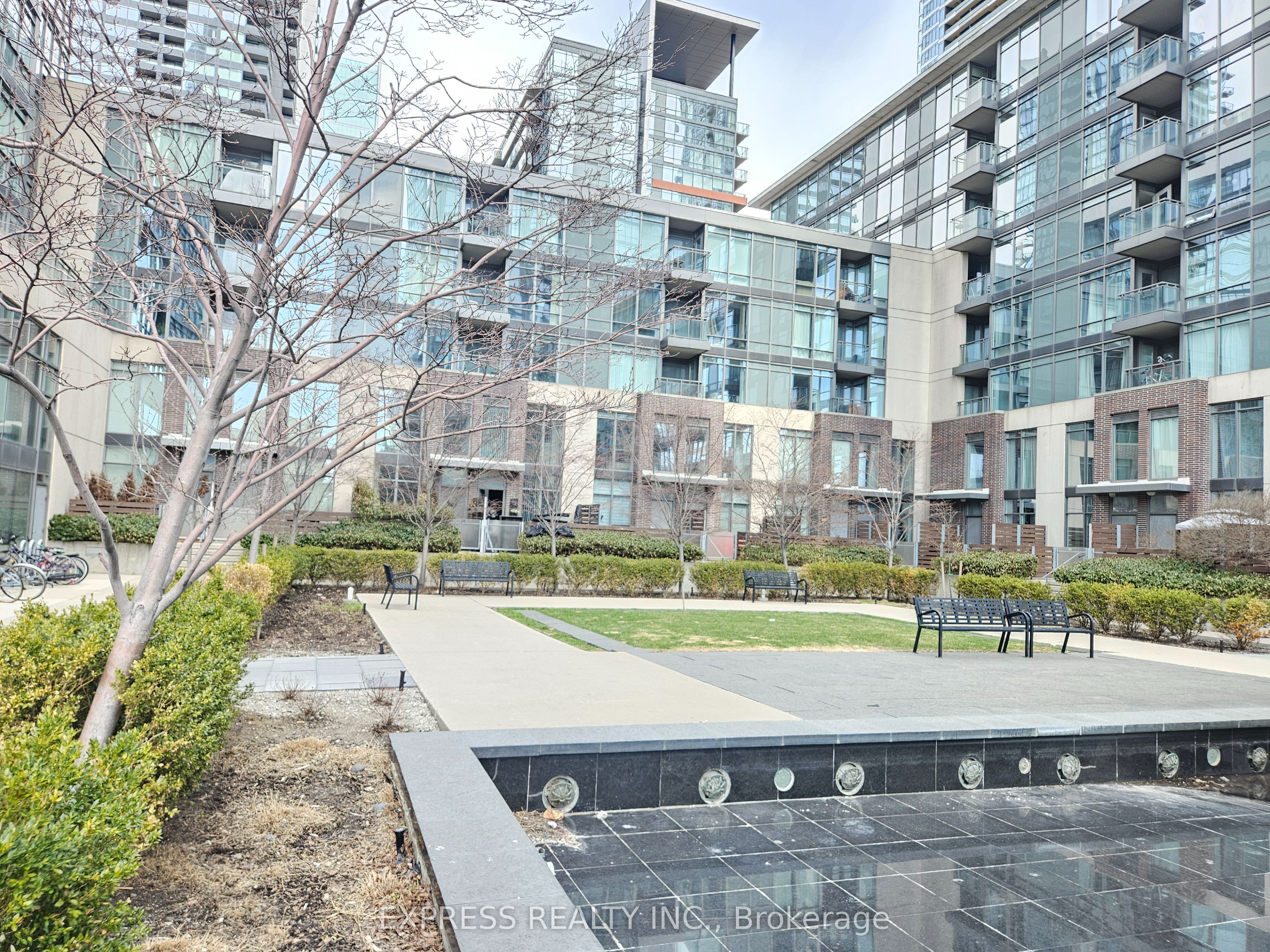 15 Fort York Boulevard 705, Toronto, ON M5V 3Y4 photo 4