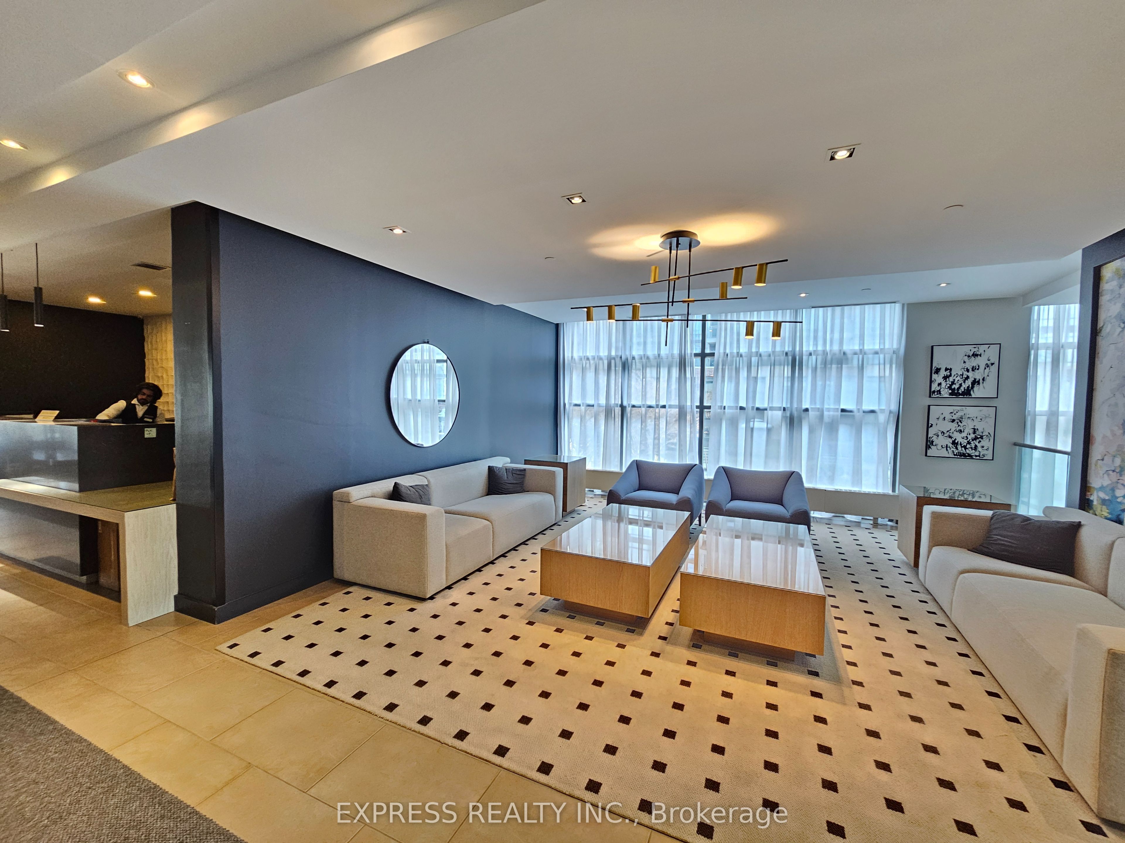 15 Fort York Boulevard 705, Toronto, ON M5V 3Y4 photo 5