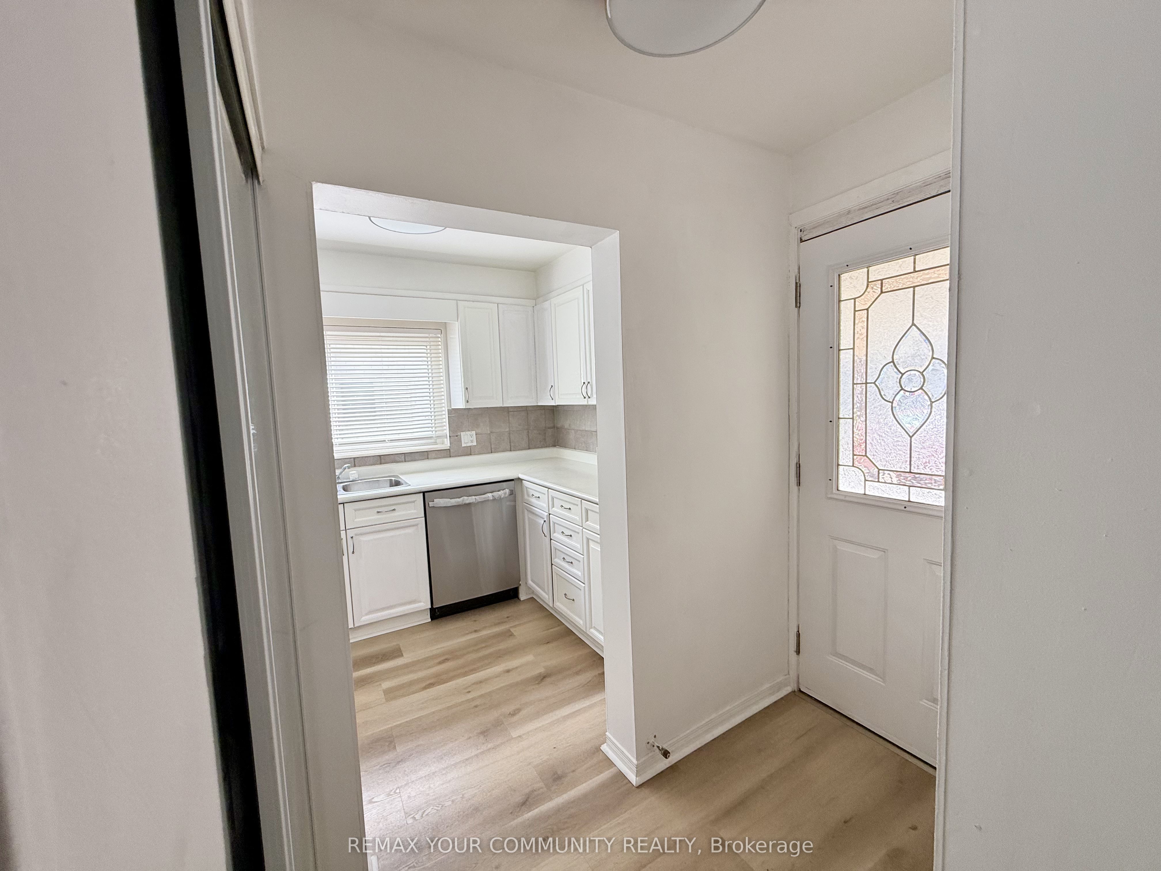 17 Regatta Crescent Upper, Toronto, ON M2R 2X7 photo 2