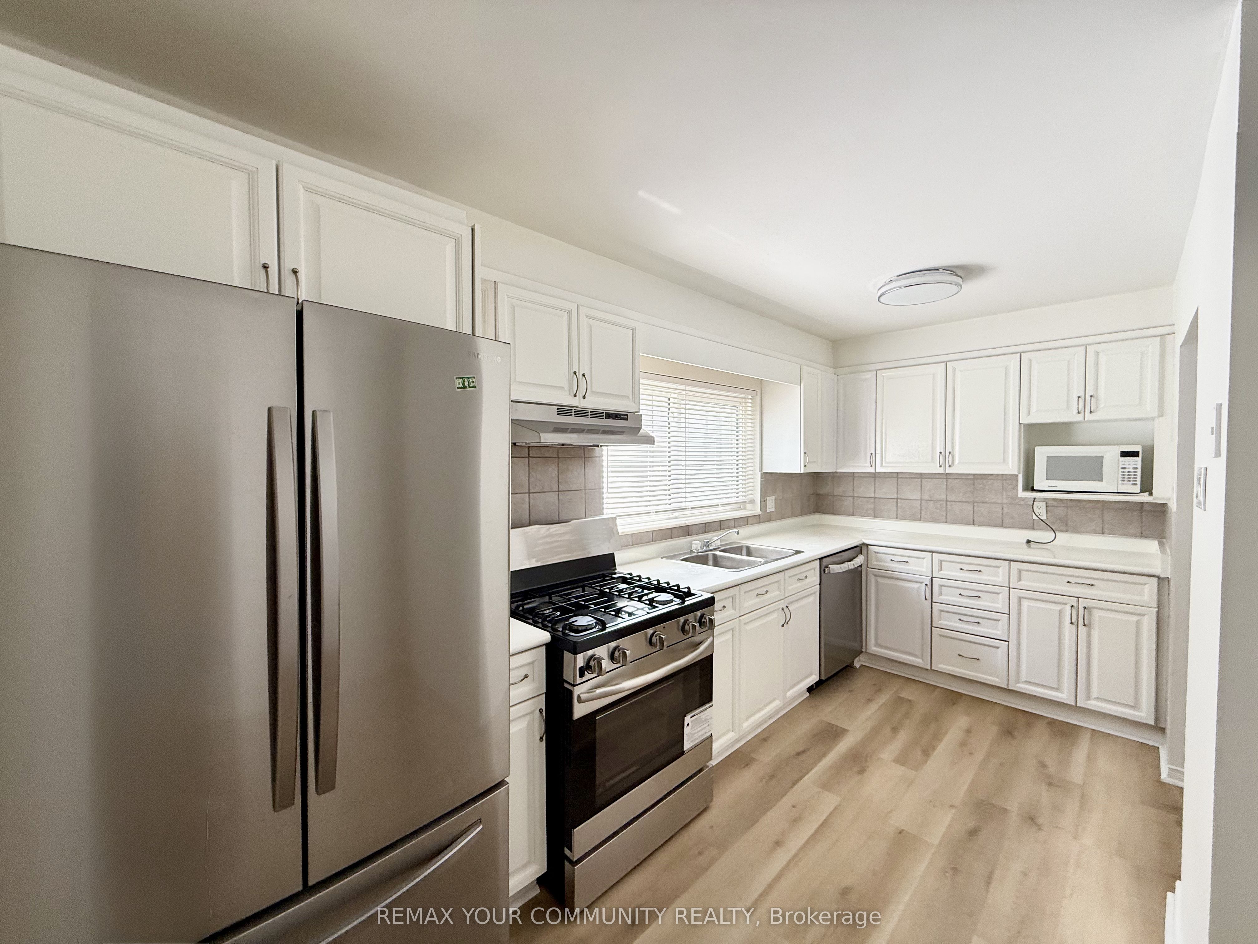17 Regatta Crescent Upper, Toronto, ON M2R 2X7 photo 5