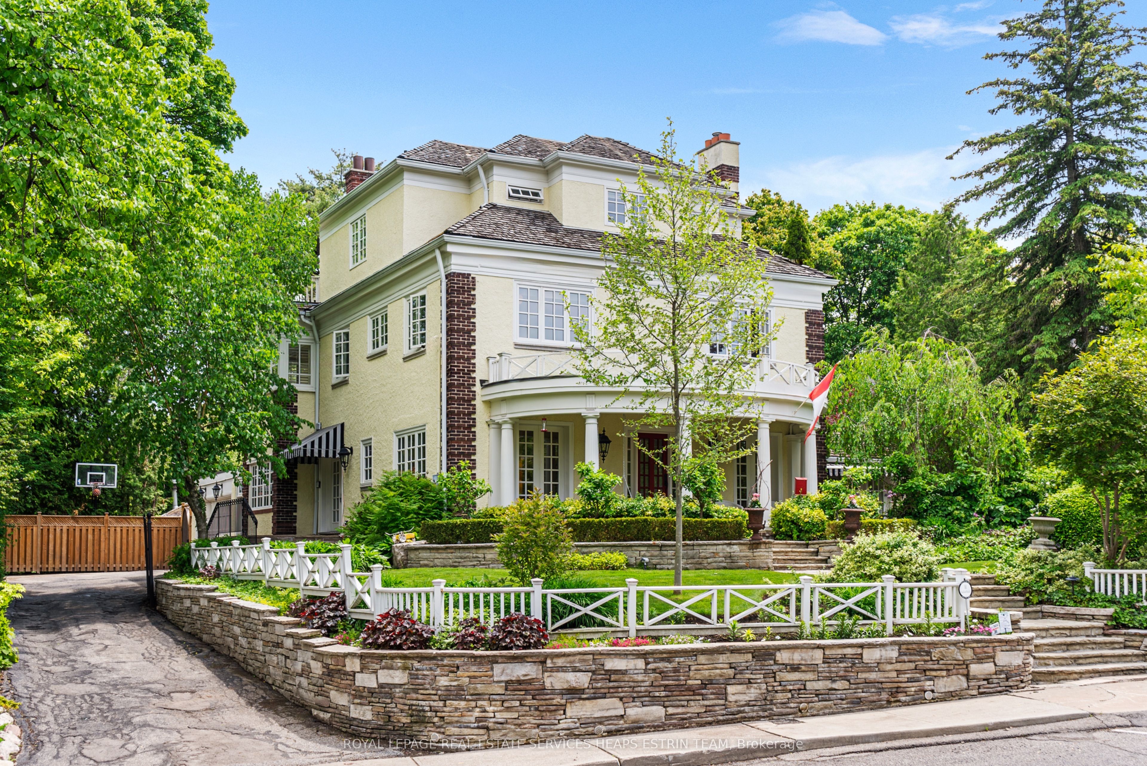 25 Strathgowan Crescent, Toronto, ON M4N 2Z6 photo 2