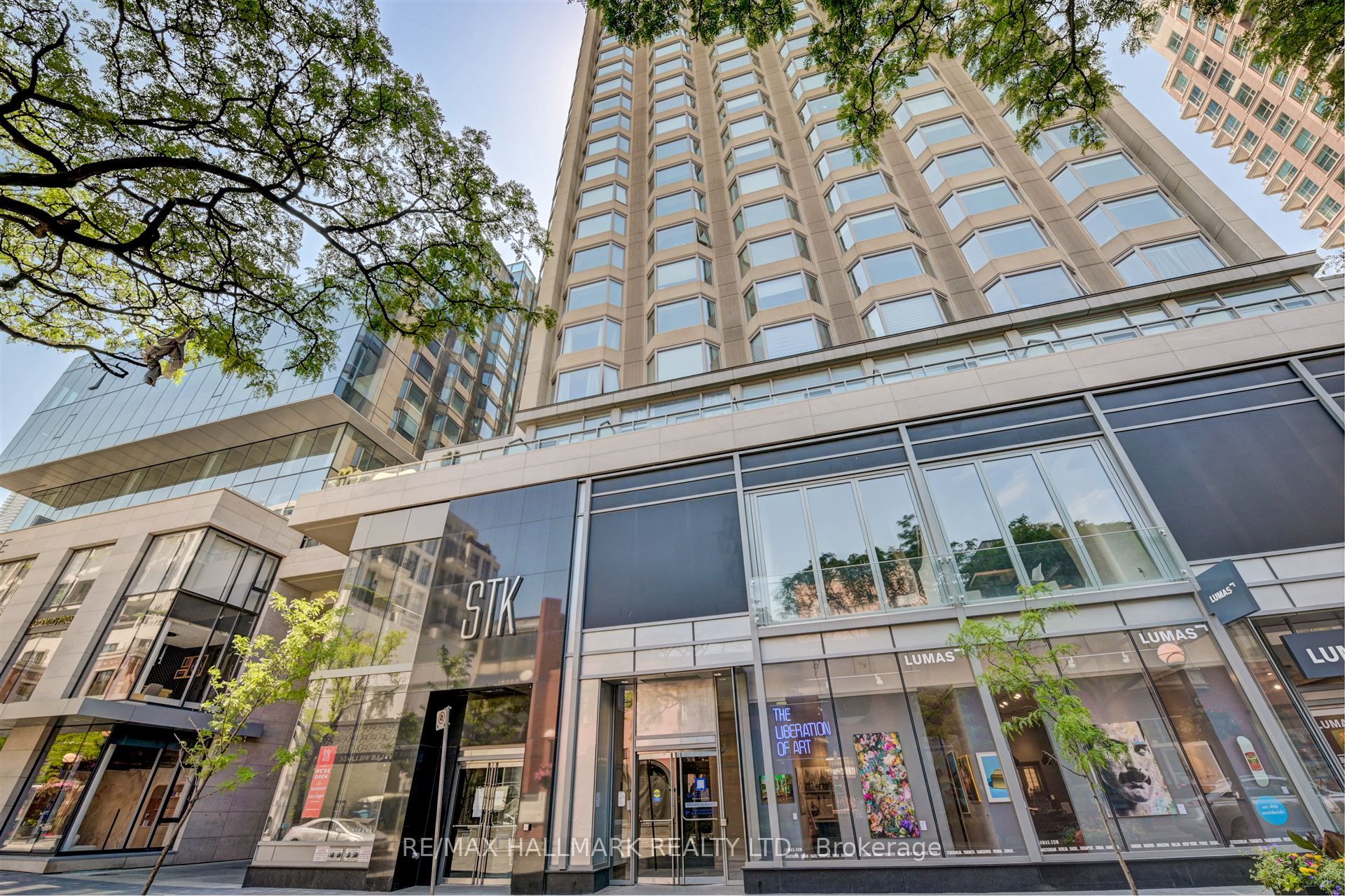 155 Yorkville Avenue 1412, Toronto, ON M5R 0B4