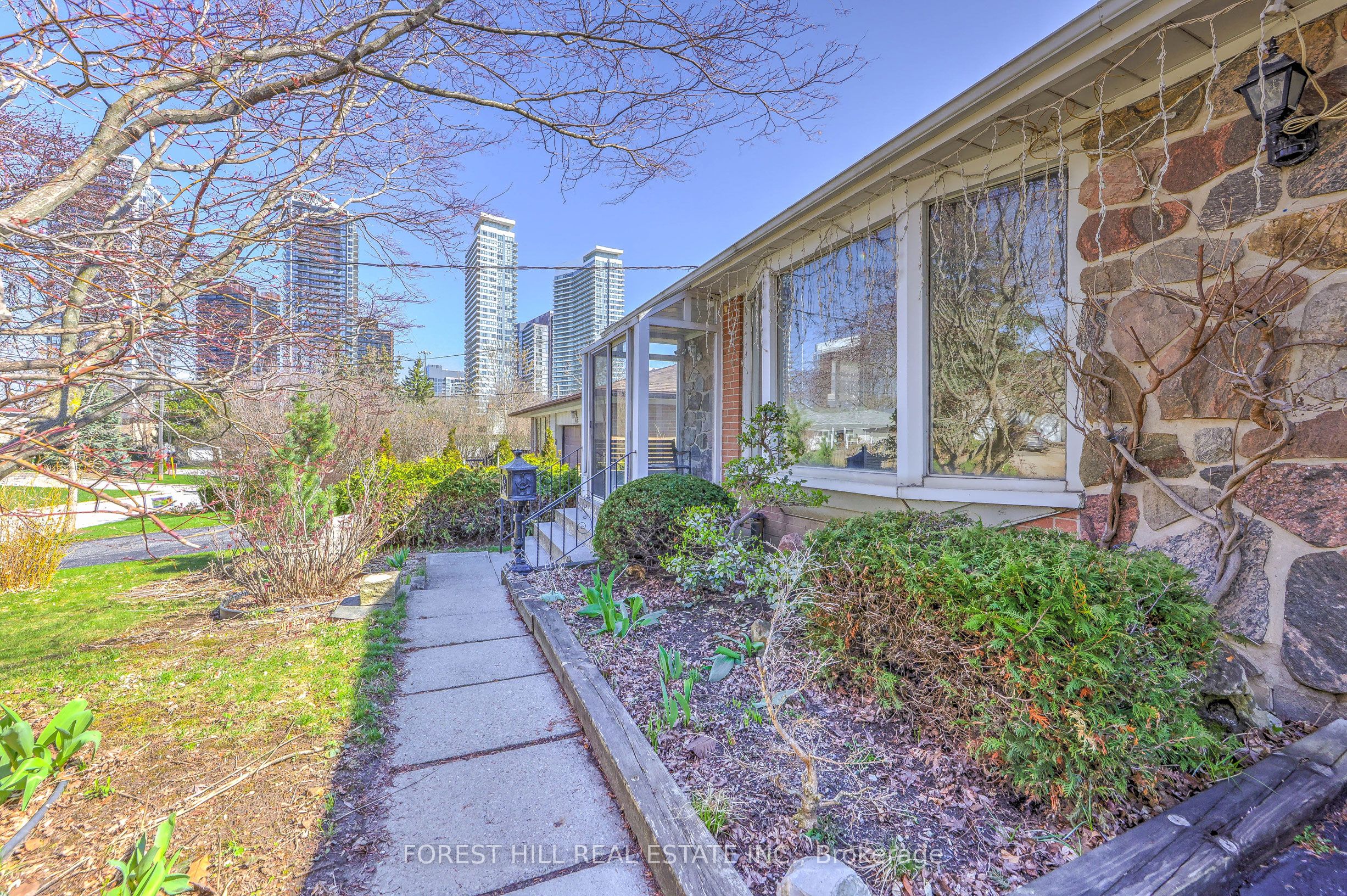 63 Hopperton Drive, Toronto, ON M2L 2S7 photo 2