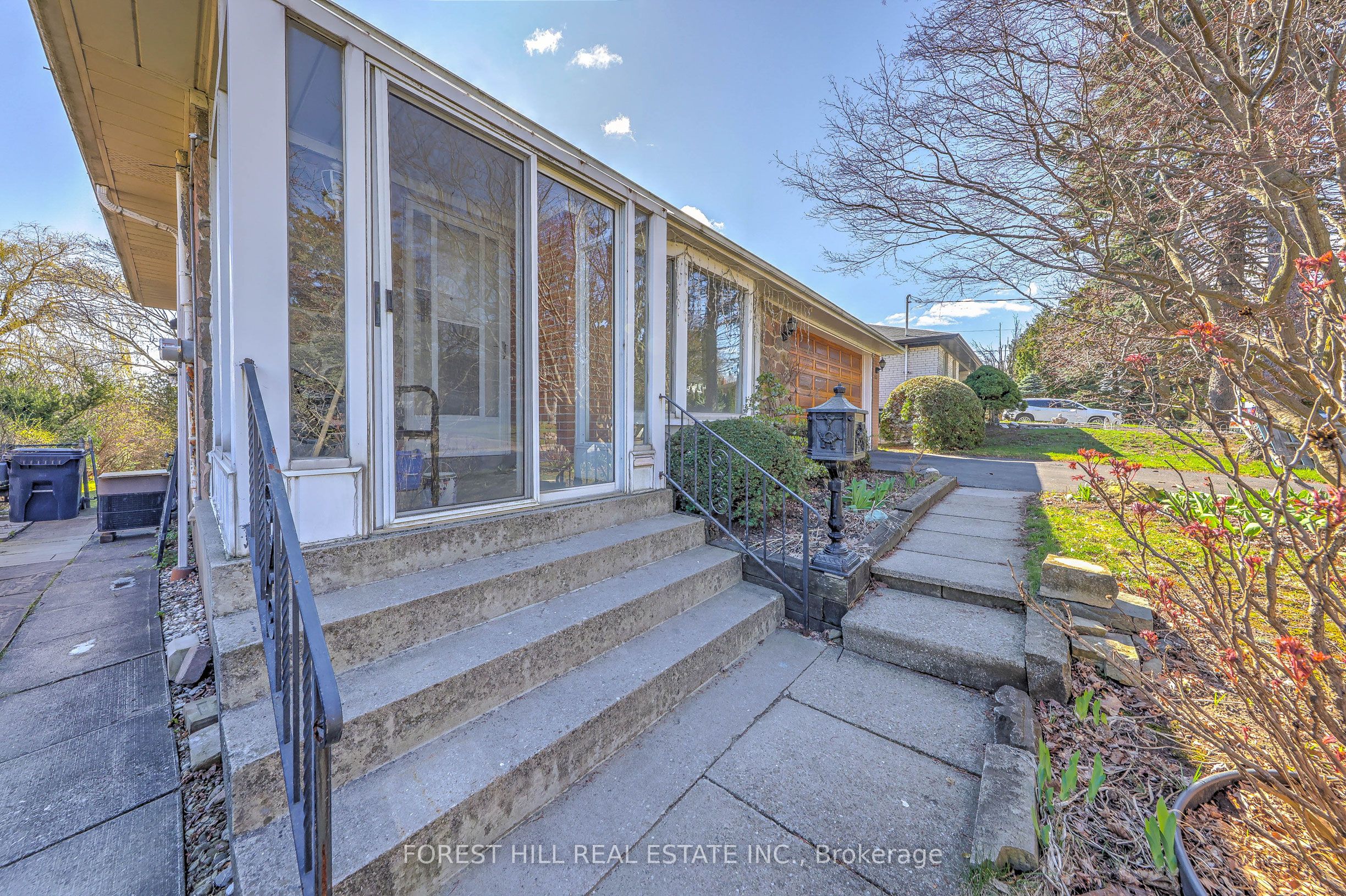 63 Hopperton Drive, Toronto, ON M2L 2S7 photo 2