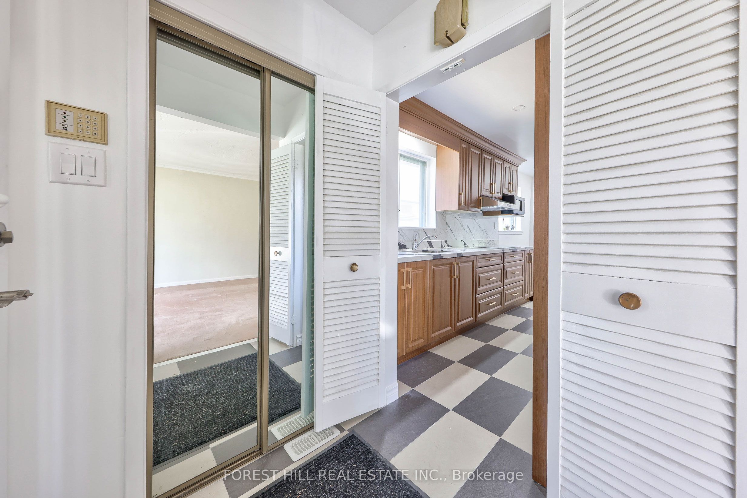 63 Hopperton Drive, Toronto, ON M2L 2S7 photo 5