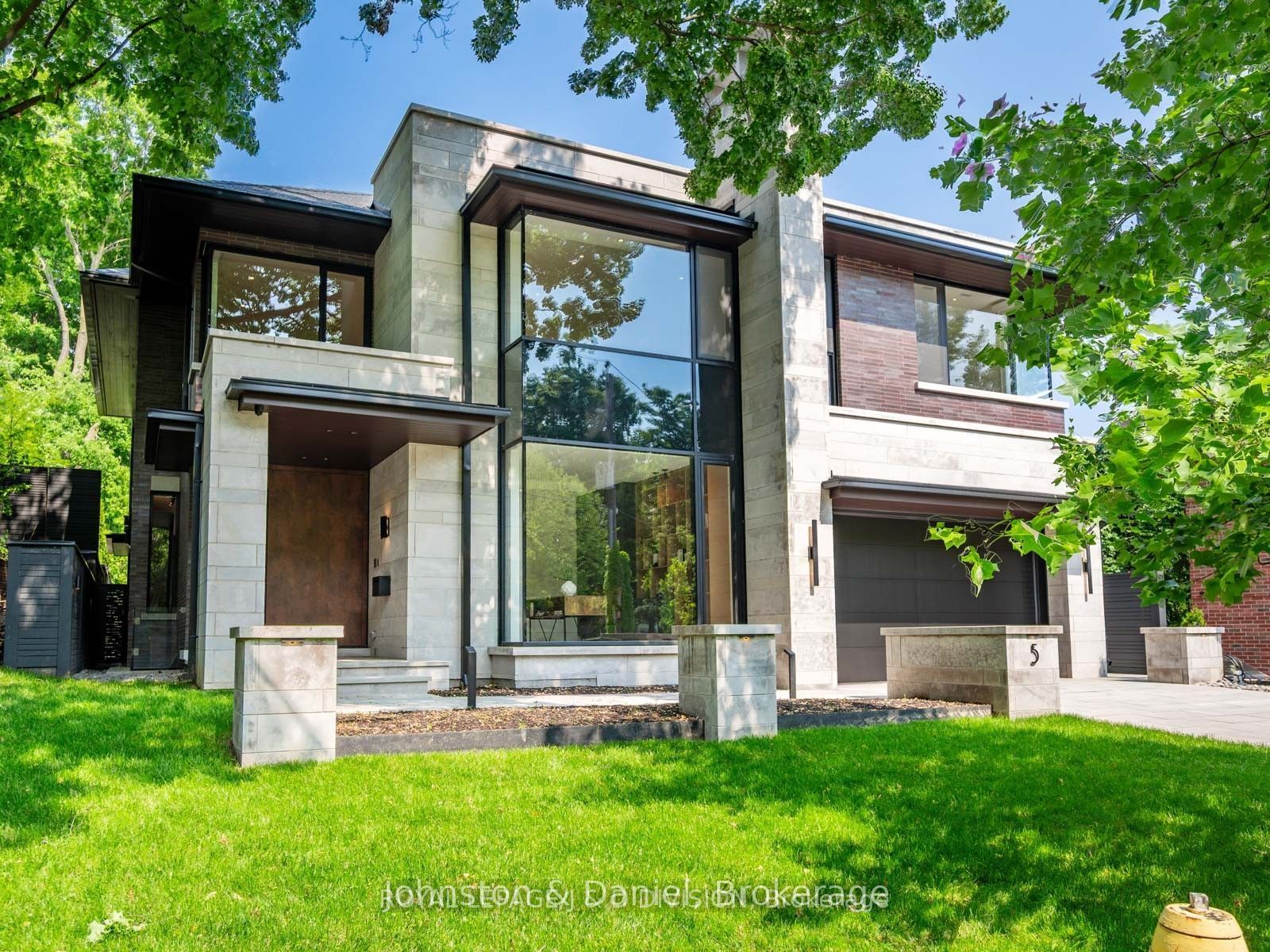 5 Fidelia Avenue, Toronto, ON M4N 3E7