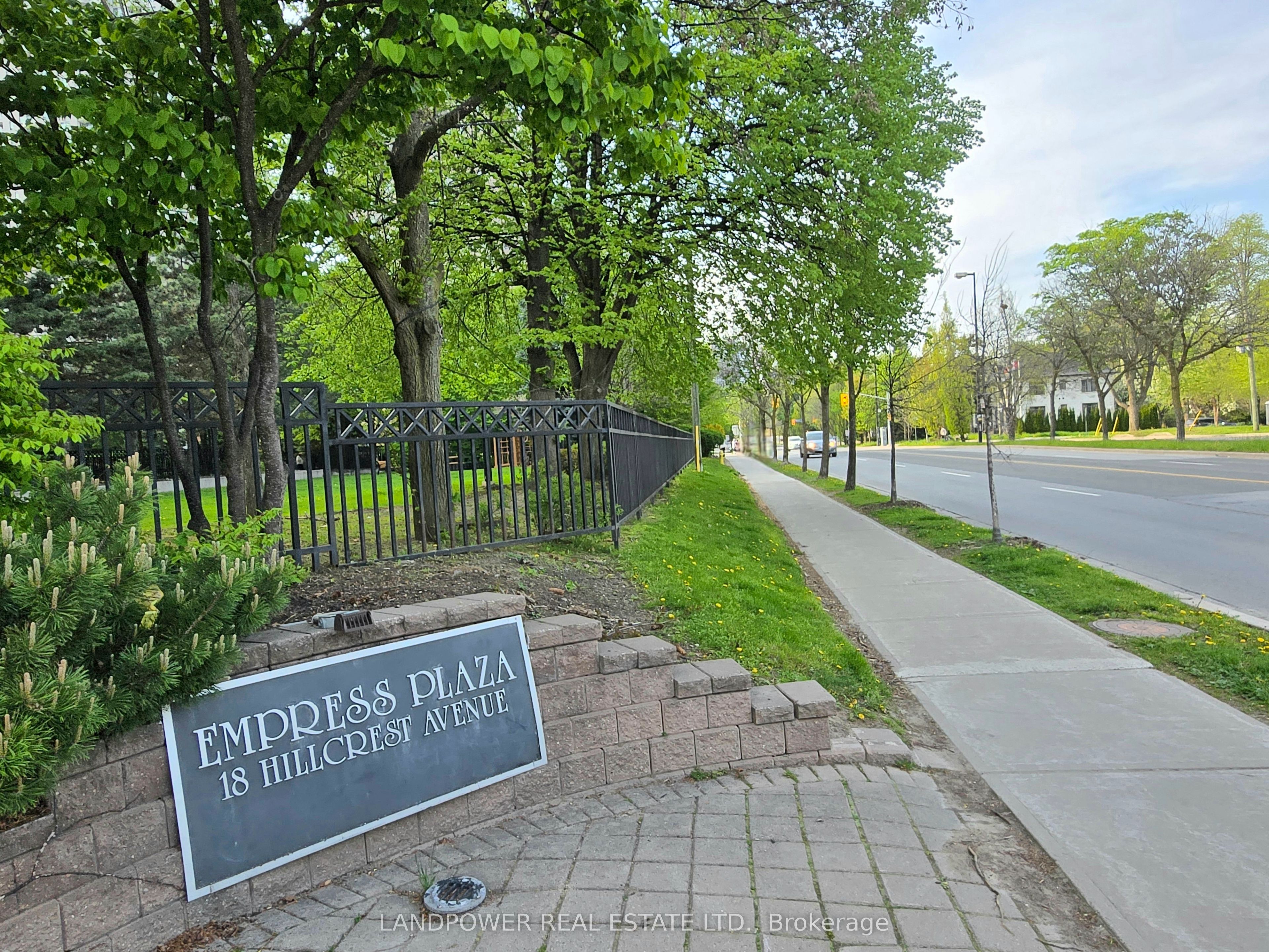 18 Hillcrest Avenue 2110, Toronto, ON M2N 6T5 photo 2
