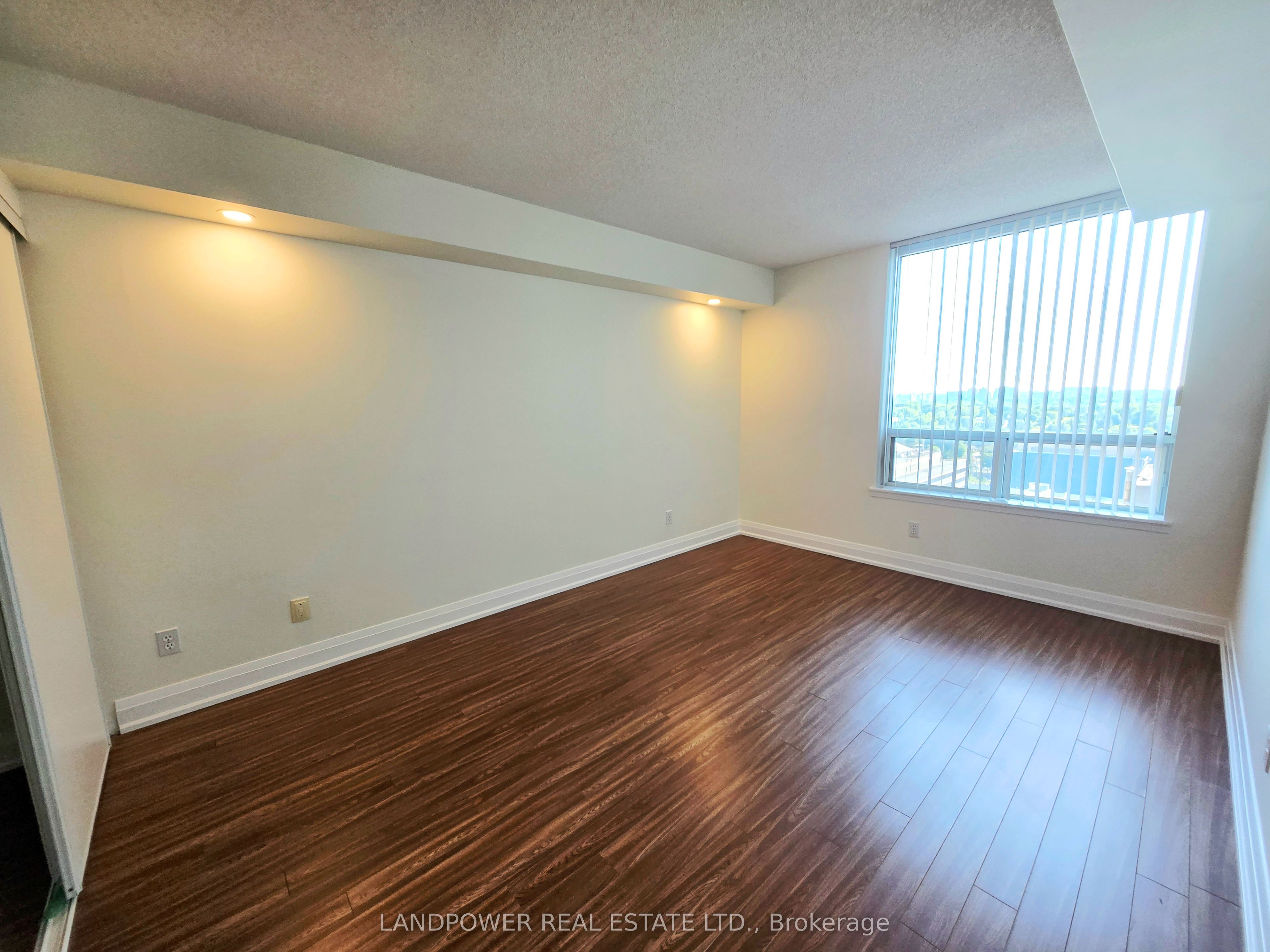 18 Hillcrest Avenue 2110, Toronto, ON M2N 6T5 photo 3