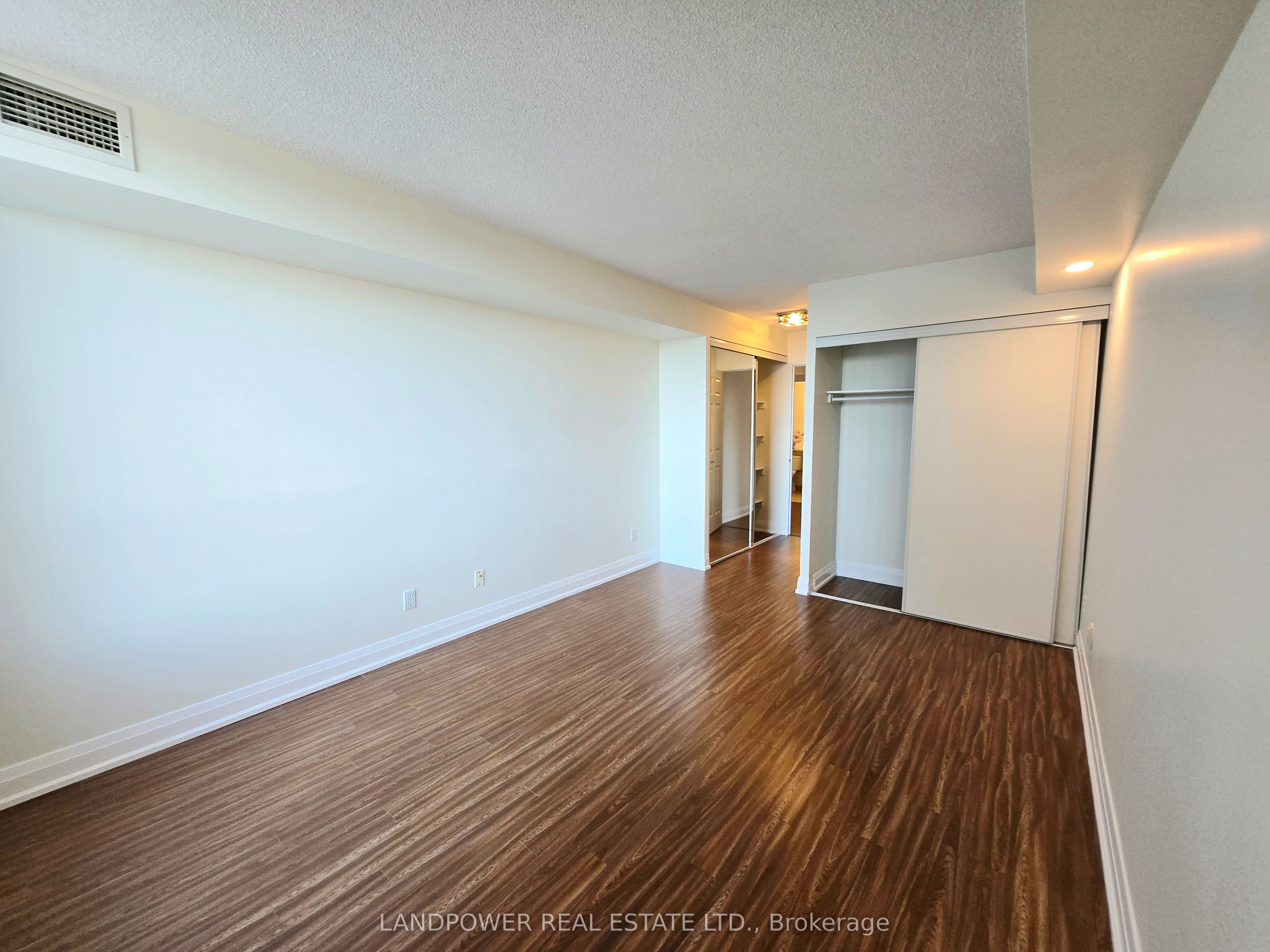 18 Hillcrest Avenue 2110, Toronto, ON M2N 6T5 photo 5