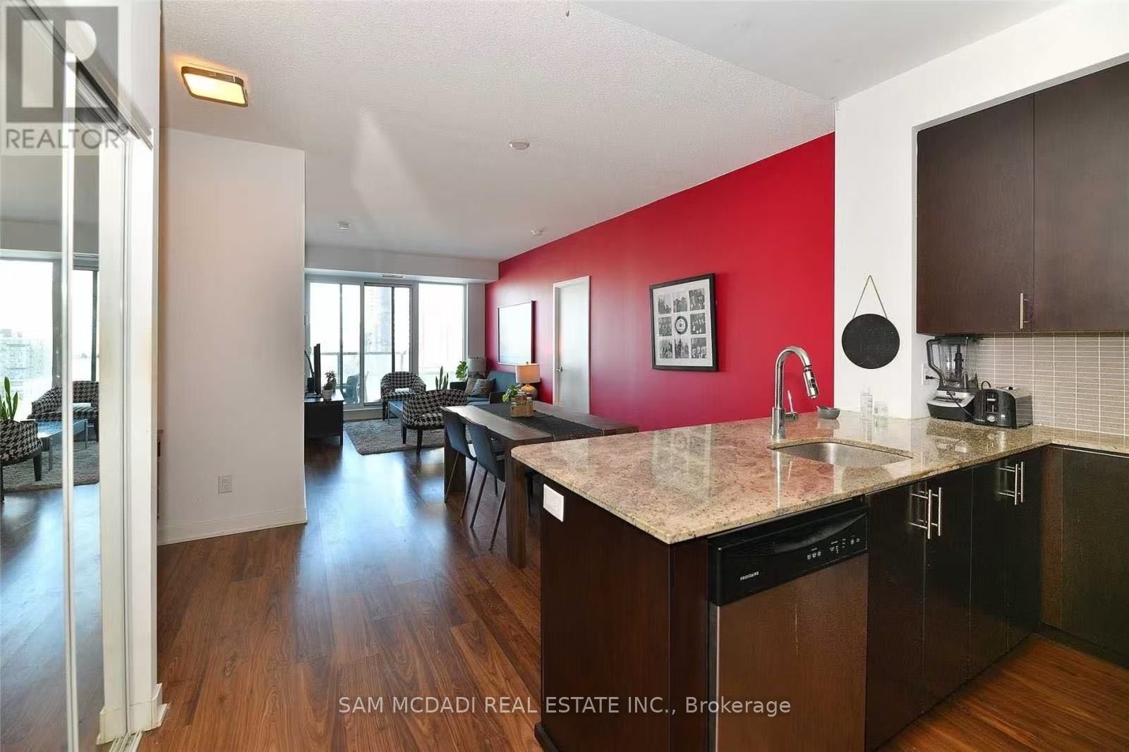 260 Sackville Street 909, Toronto, ON M5A 0B3 photo 2