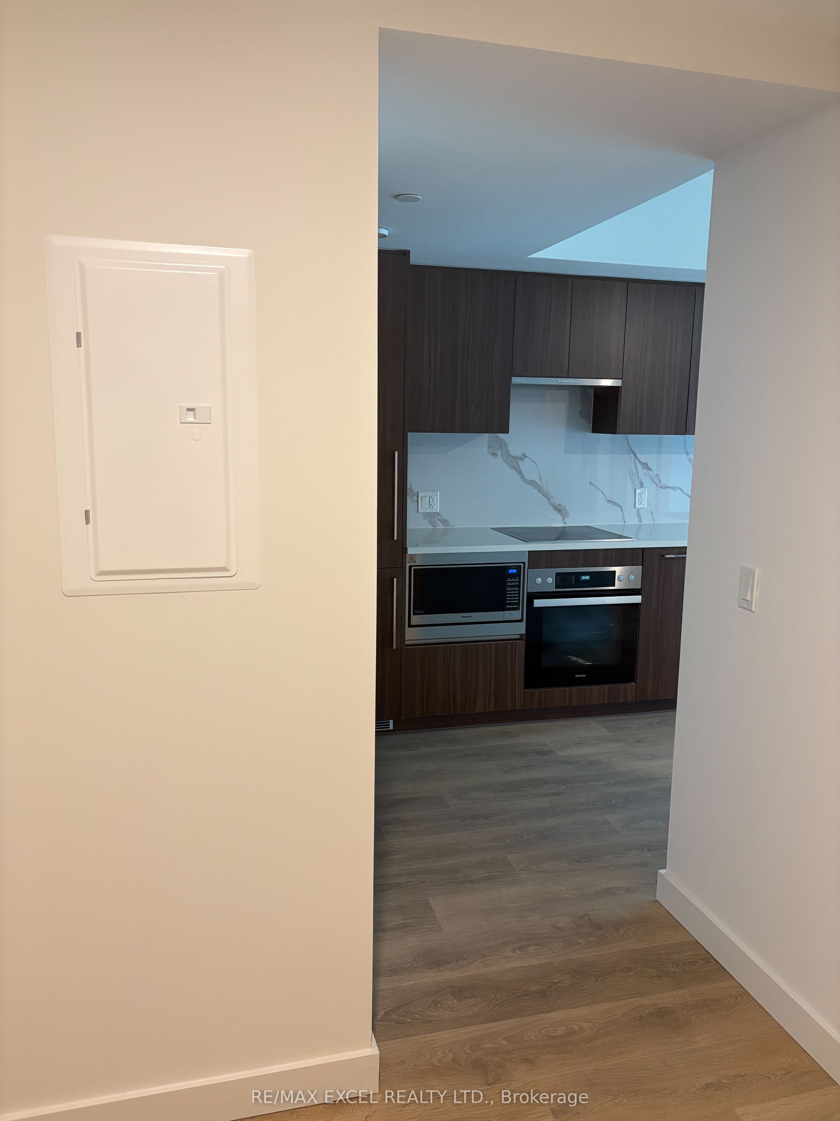 3 Concord Cityplace Way 627, Toronto, ON M5V 0X4 photo 2