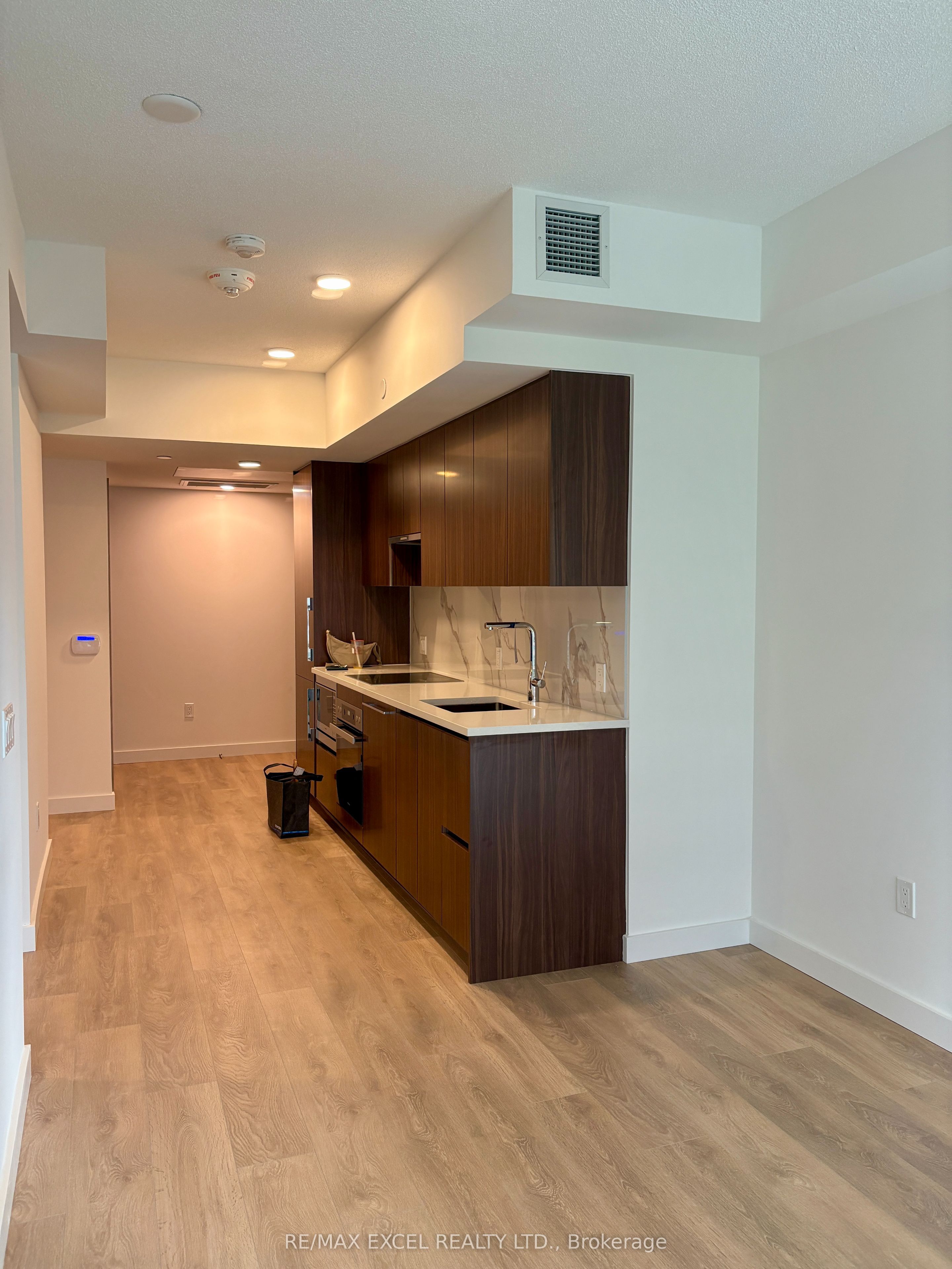 3 Concord Cityplace Way 627, Toronto, ON M5V 0X4 photo 3