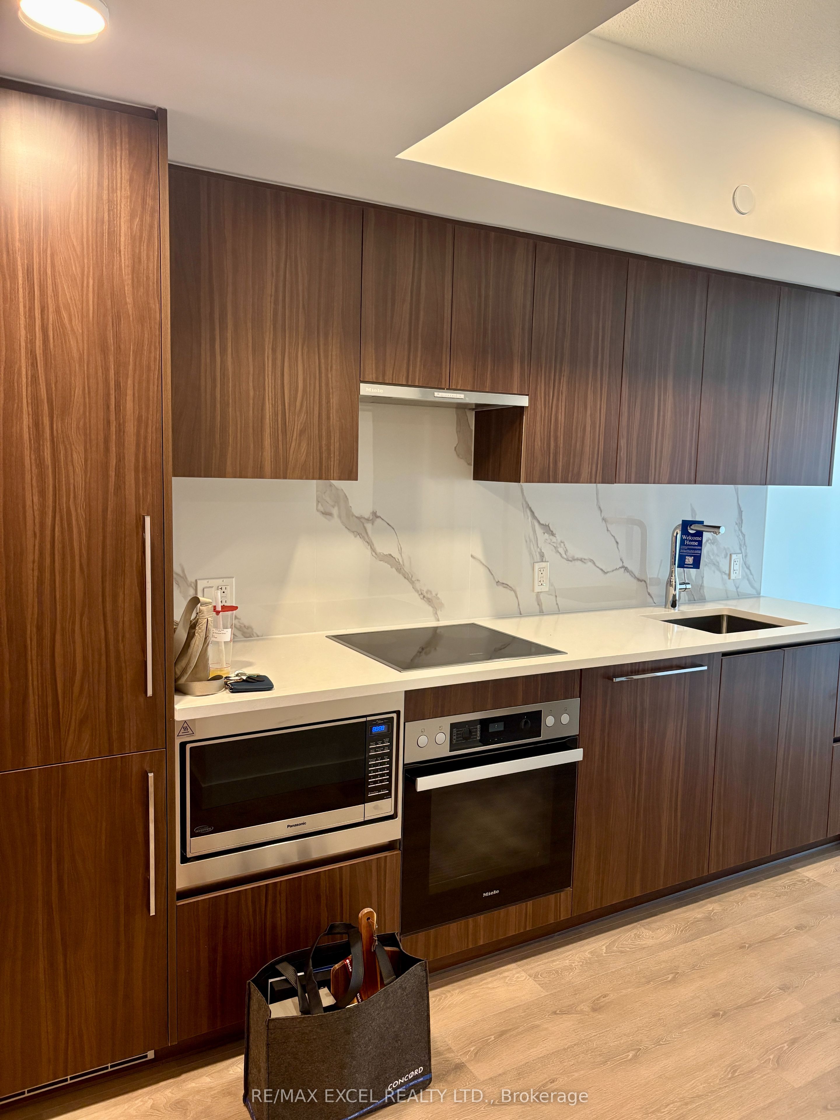 3 Concord Cityplace Way 627, Toronto, ON M5V 0X4 photo 4