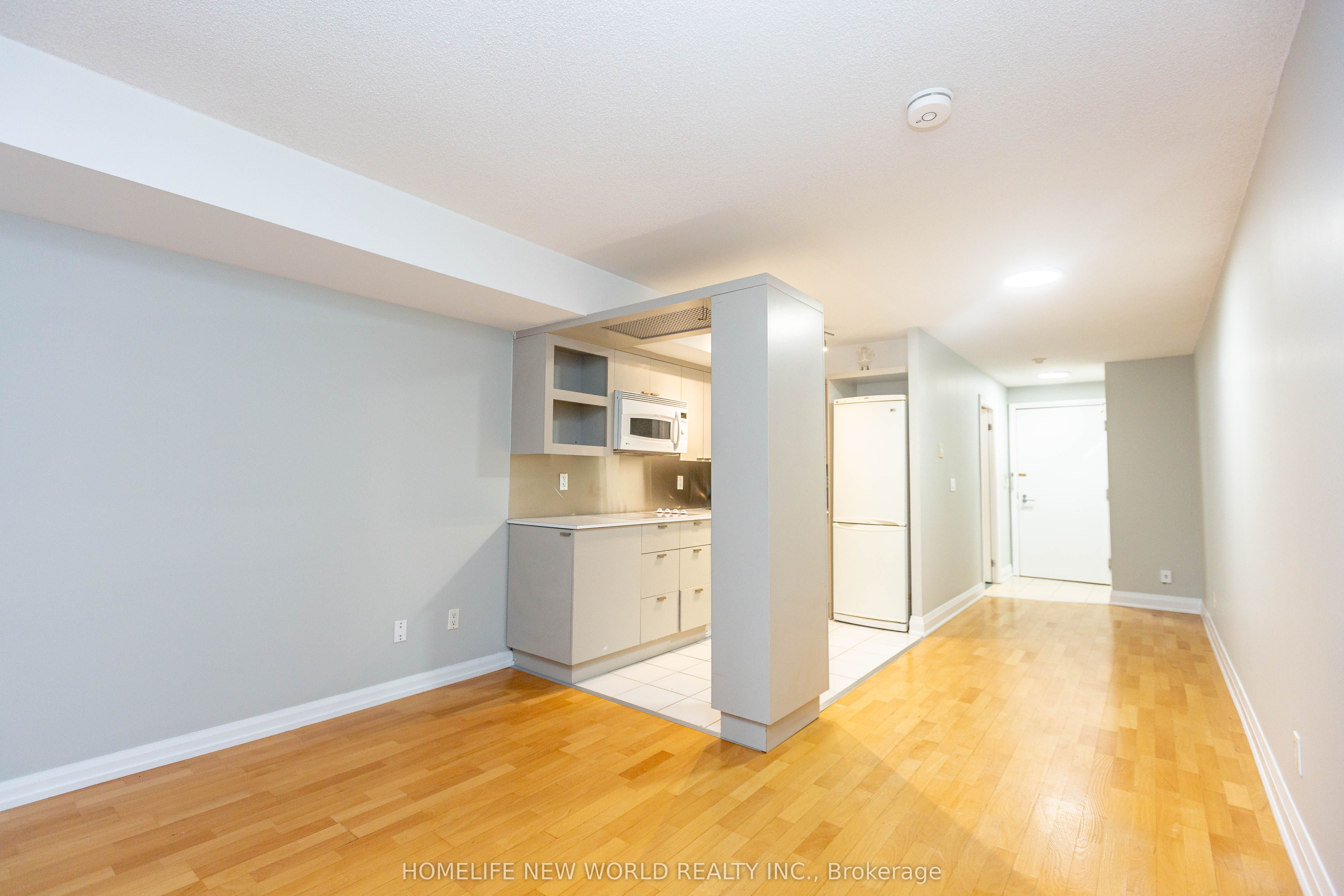 111 Elizabeth Street 951, Toronto, ON M5G 1P7 photo 3