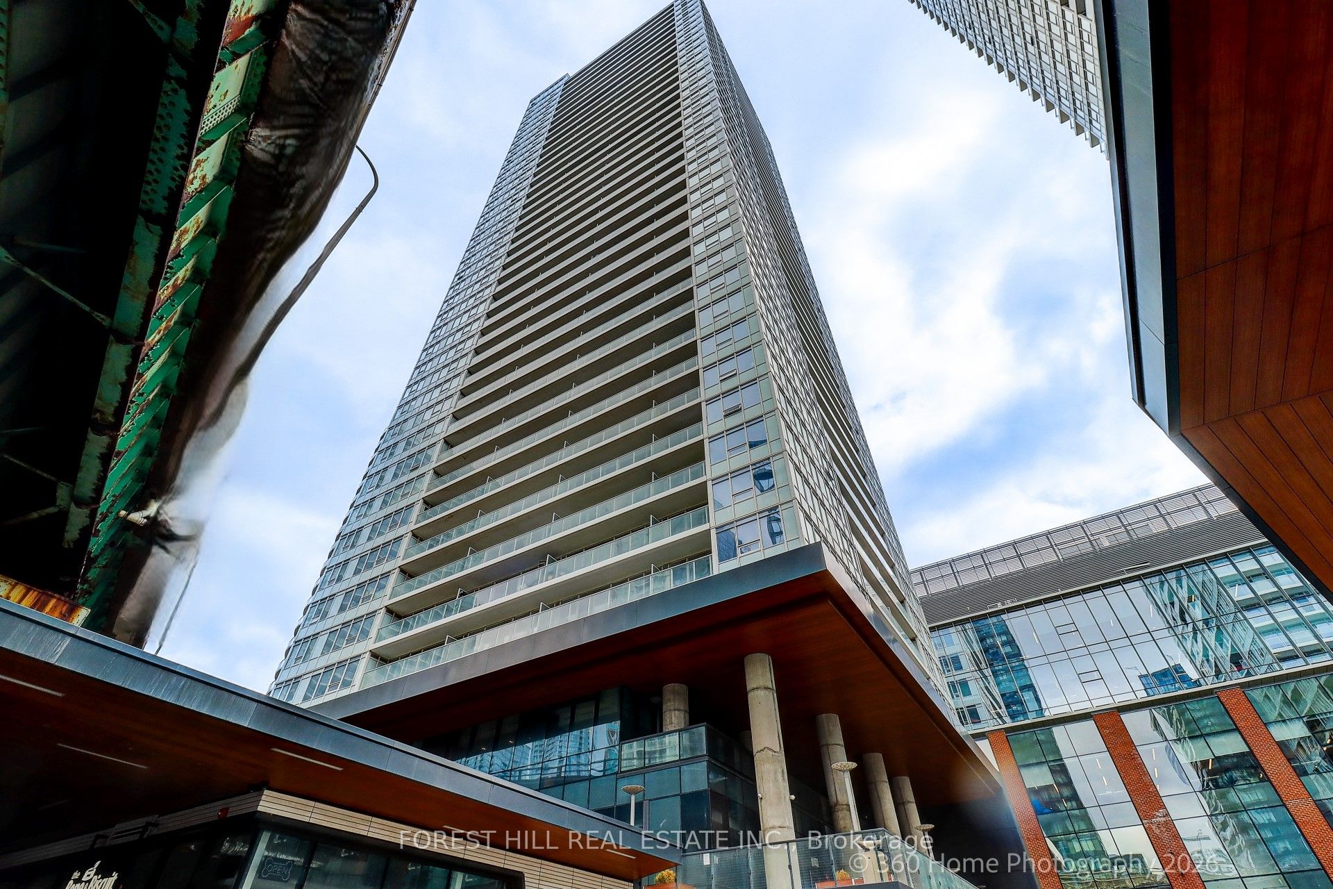 17 Bathurst Street 1215, Toronto, ON M5V 0N1